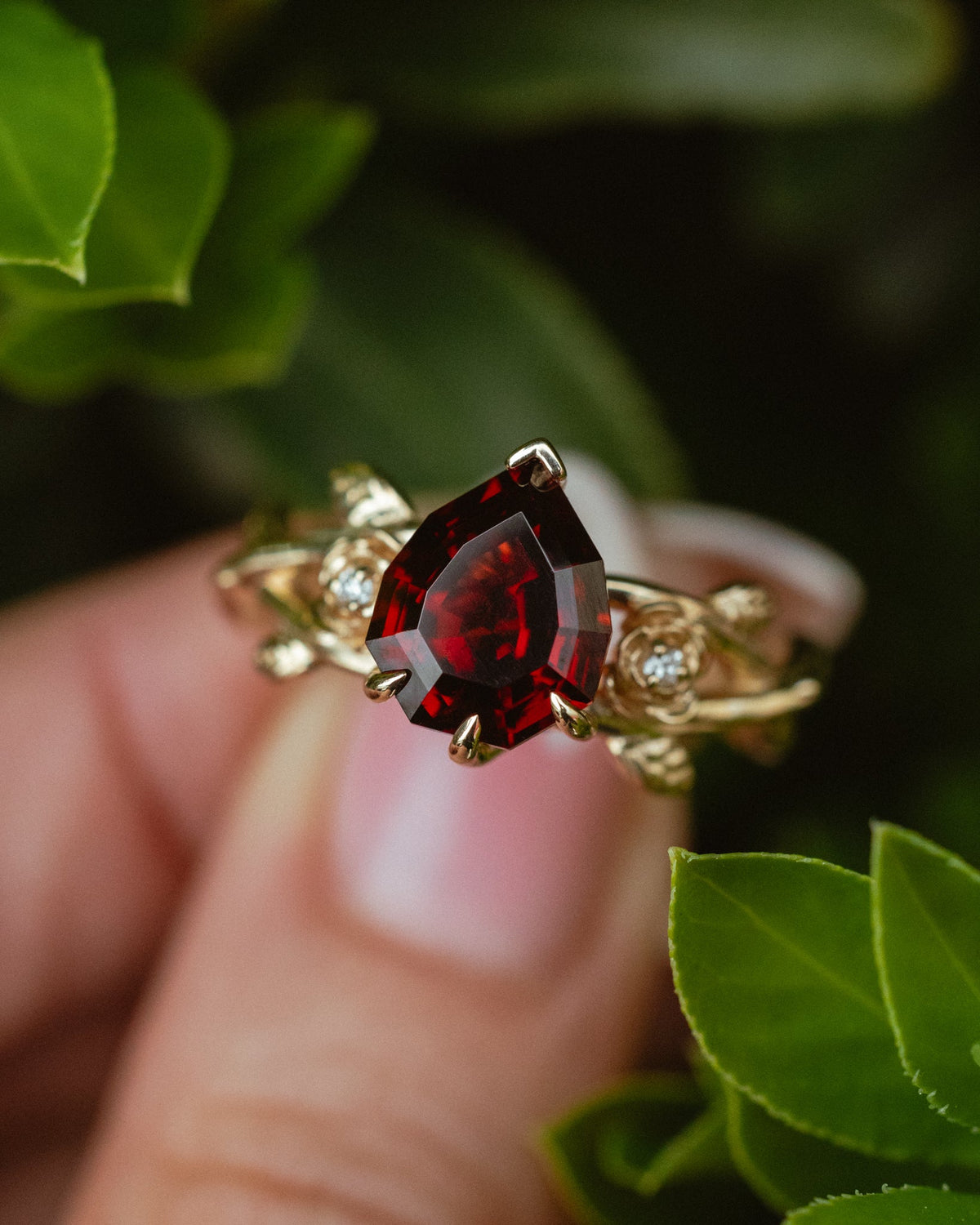 Discover the Vibrant Colors of Garnet – January’s Birthstone-Staghead Designs
