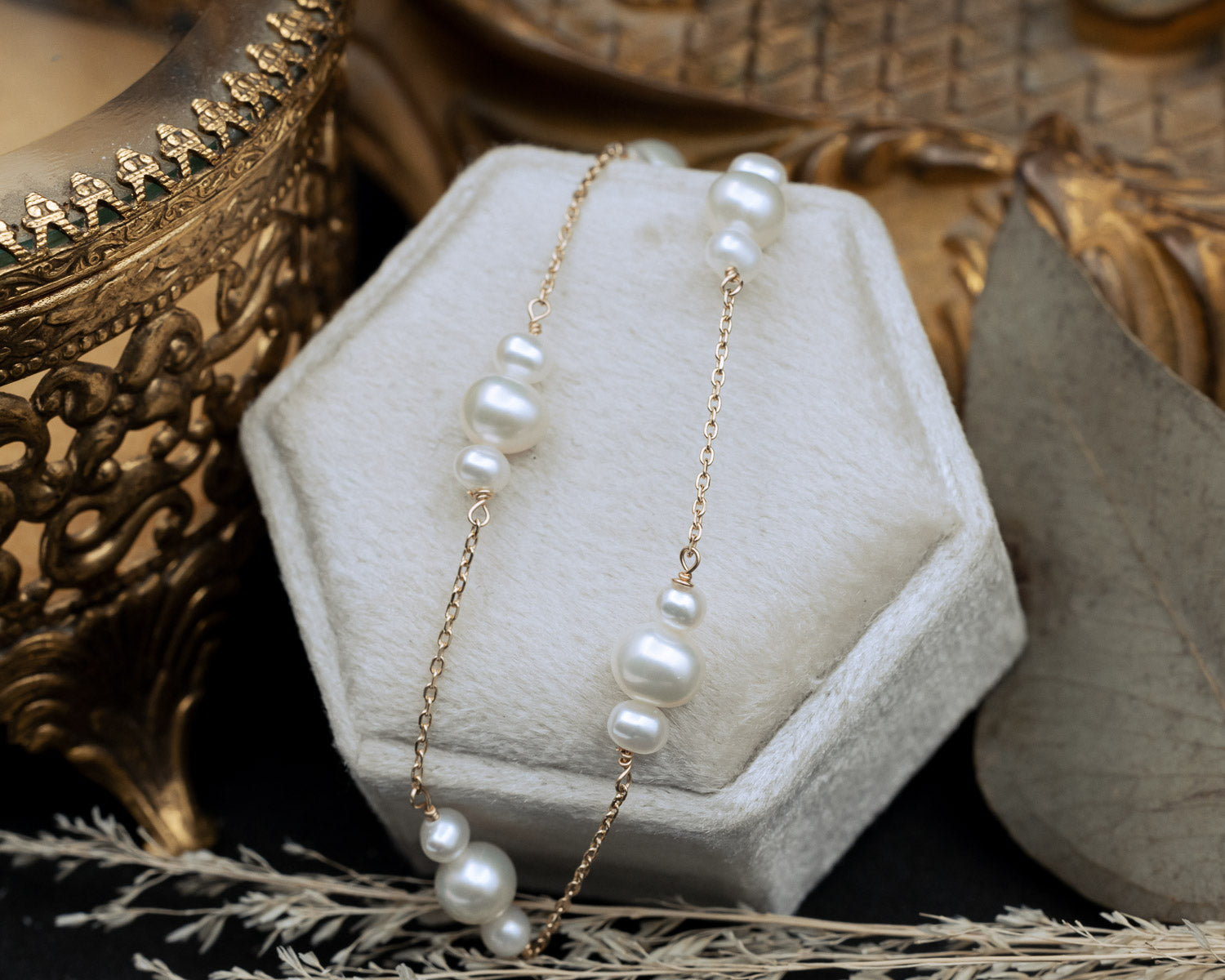 14K GOLD WHITE FRESHWATER PEARL BRACELET-Staghead Designs