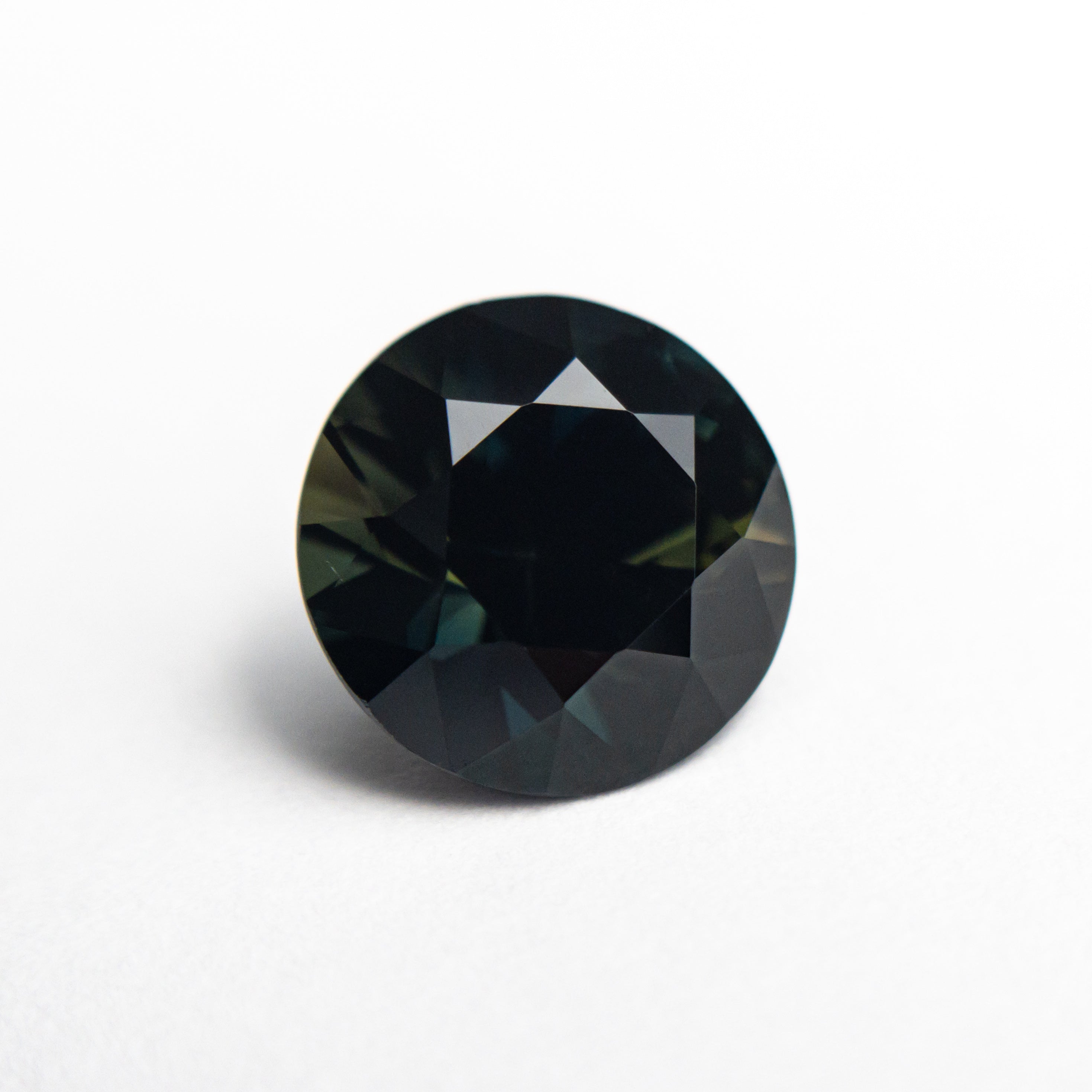 2.71ct 8.47x8.40x5.65mm Round Brilliant Sapphire 20992-05-Staghead Designs