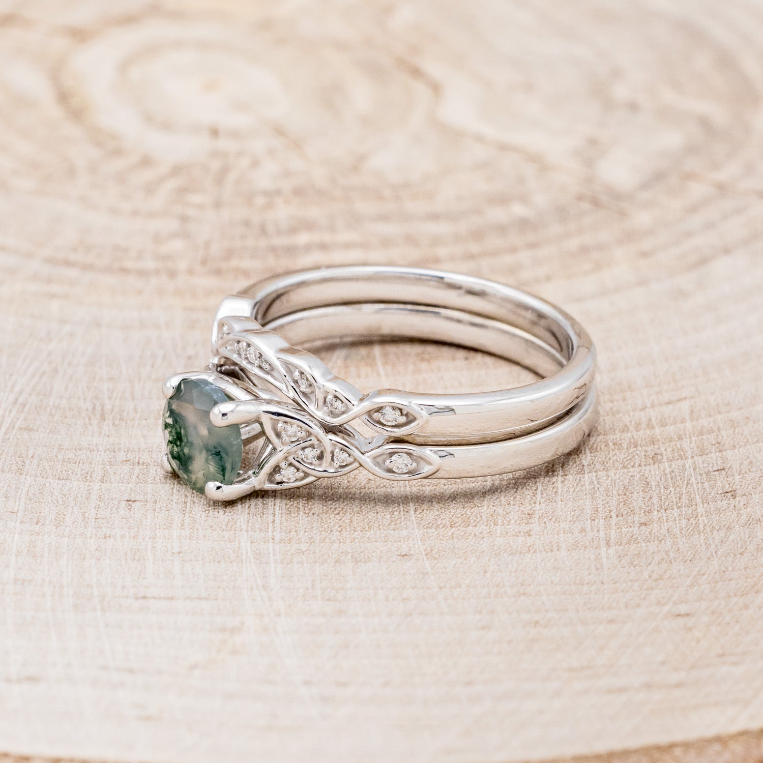 "AIFE" - CELTIC KNOT DESIGNED ENGAGEMENT RING WITH ROUND CUT MOSS AGATE AND DIAMOND TRACER - READY TO SHIP-Staghead Designs