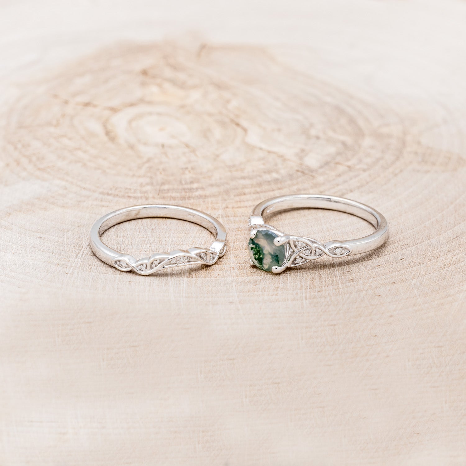 "AIFE" - CELTIC KNOT DESIGNED ENGAGEMENT RING WITH ROUND CUT MOSS AGATE AND DIAMOND TRACER - READY TO SHIP-Staghead Designs