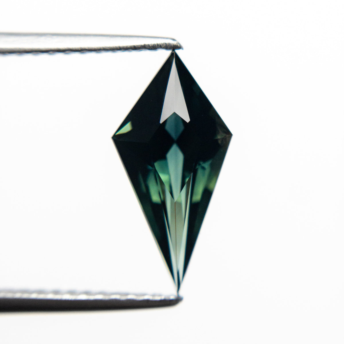 1.66ct 13.12x6.47x4.07mm Kite Brilliant Sapphire 22268-02-Staghead Designs