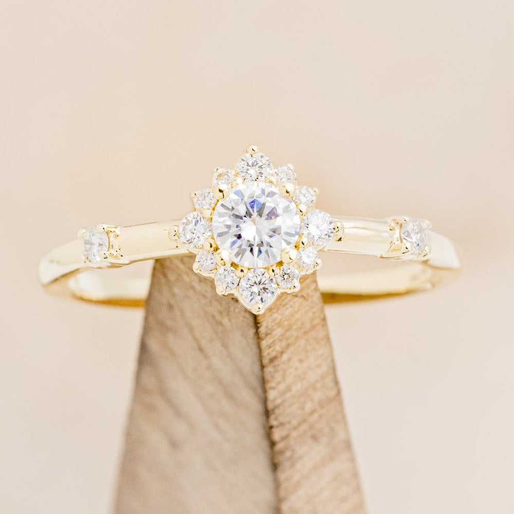 "STARLA" - ROUND CUT MOISSANITE ENGAGEMENT RING WITH STARBURST DIAMOND HALO-1