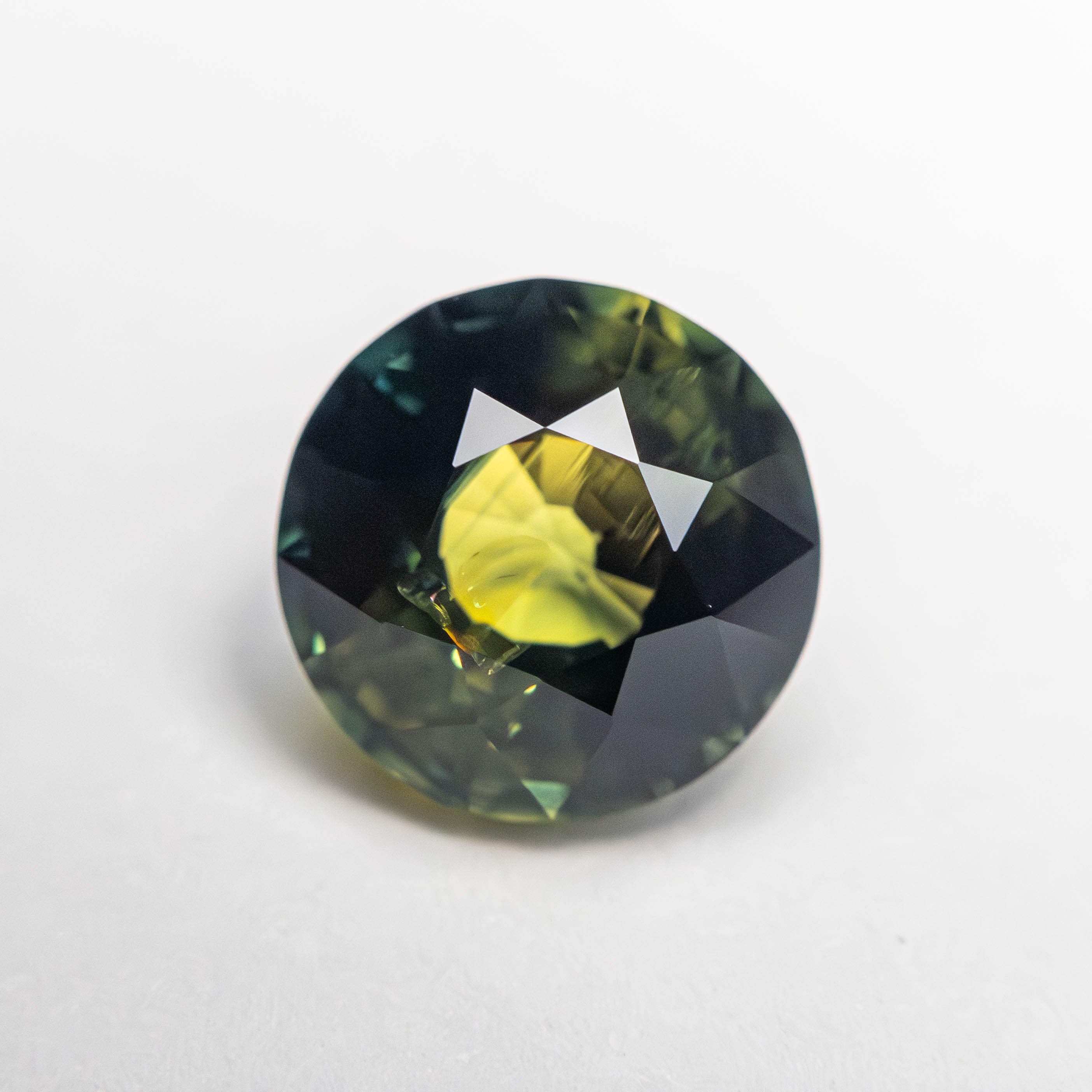 2.63ct 7.99x7.92x5.33mm Round Brilliant Sapphire 23495-03-Staghead Designs