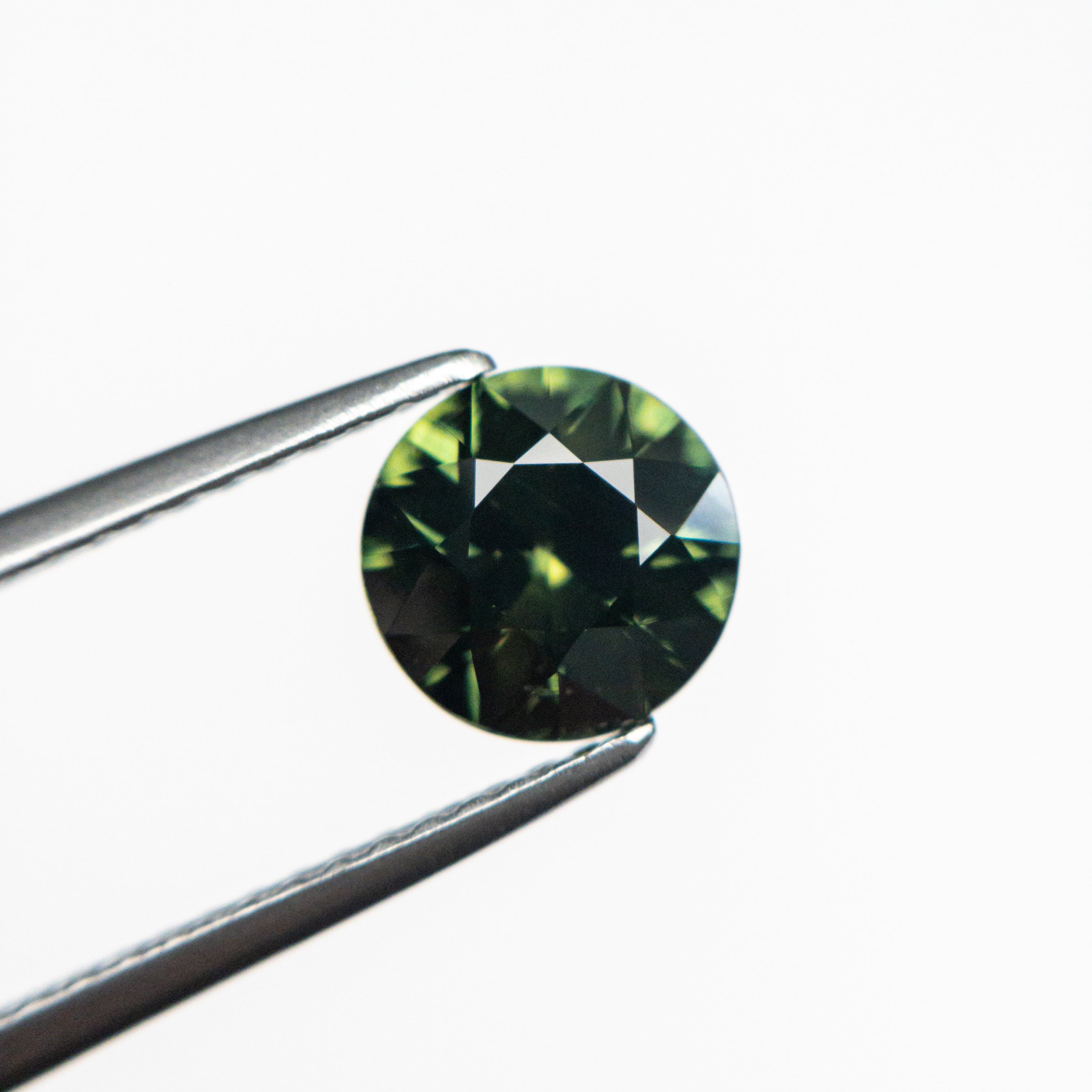 1.38ct 6.76x6.65x4.18mm Round Brilliant Sapphire 23806-15-Staghead Designs