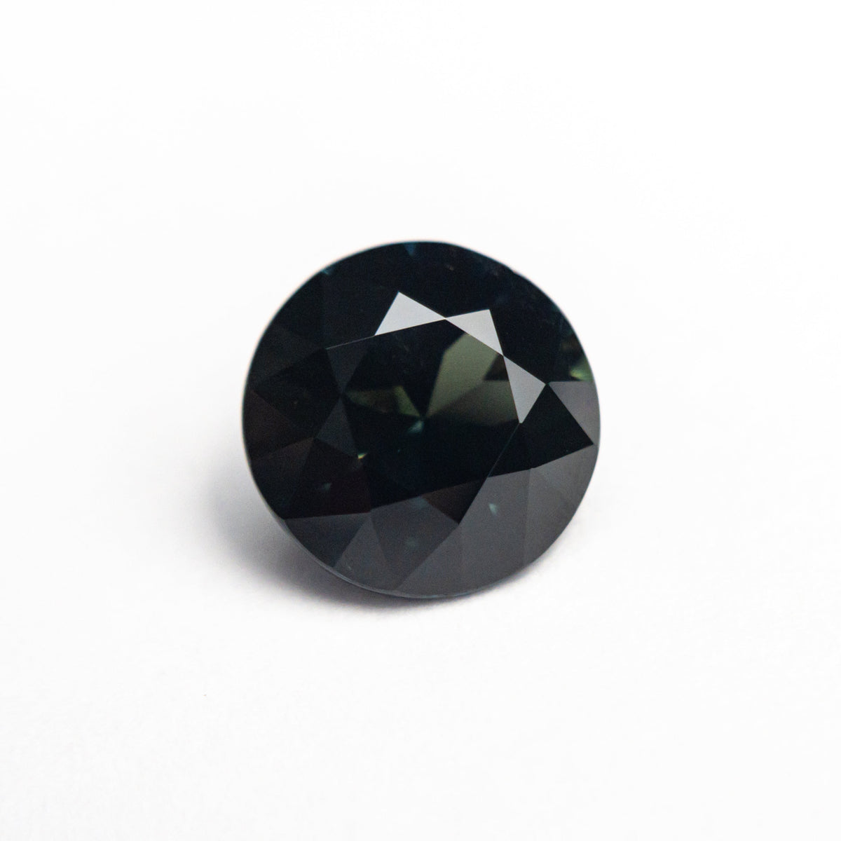 2.11ct 7.85x7.82x4.73mm Round Brilliant Sapphire 25372-01-Staghead Designs