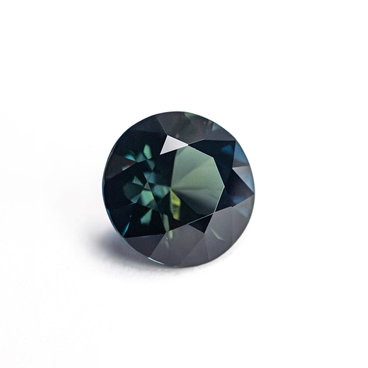 2.11ct 7.85x7.82x4.73mm Round Brilliant Sapphire 25372-01-Staghead Designs