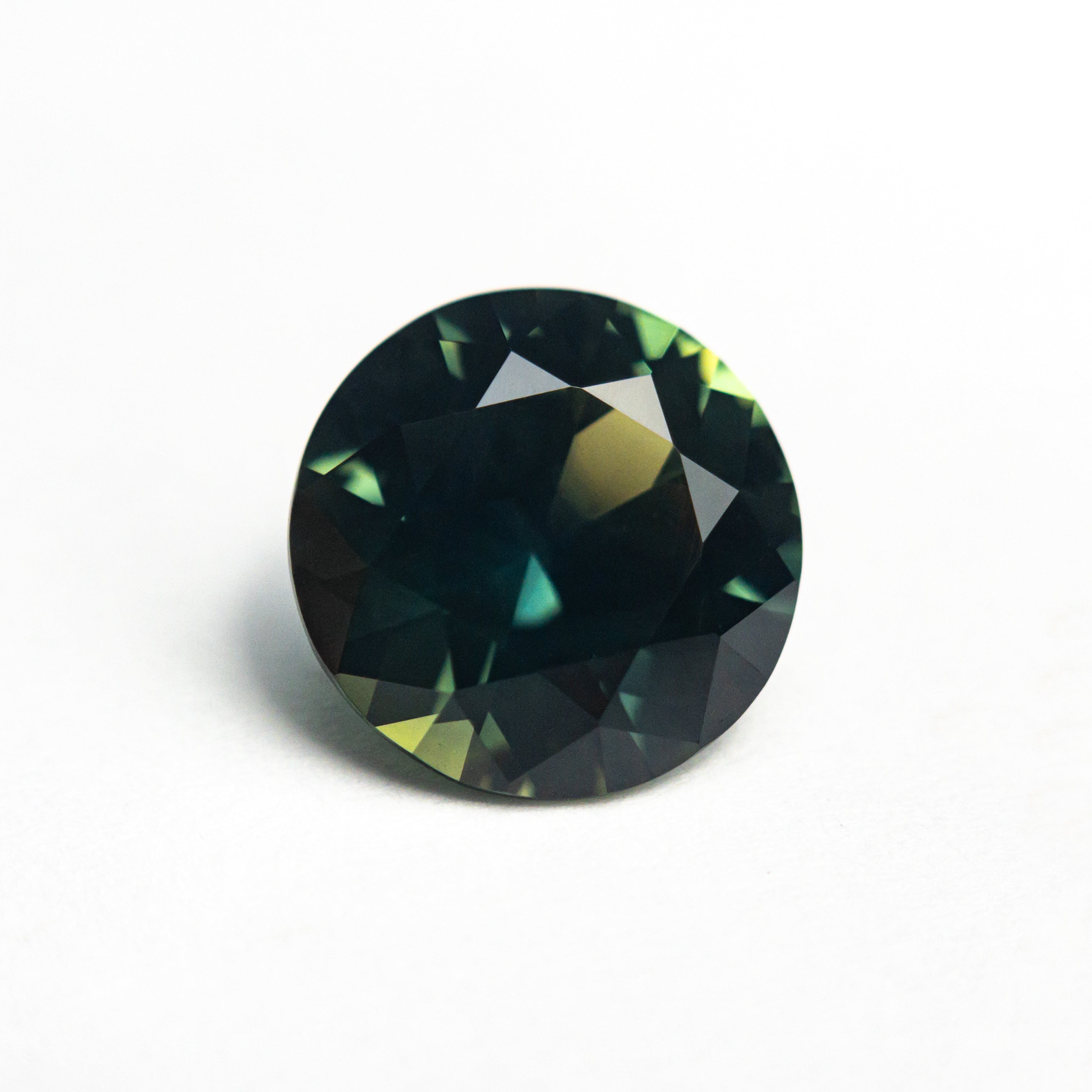 2.94ct 8.90x8.84x5.32mm Round Brilliant Sapphire 25720-01-Staghead Designs