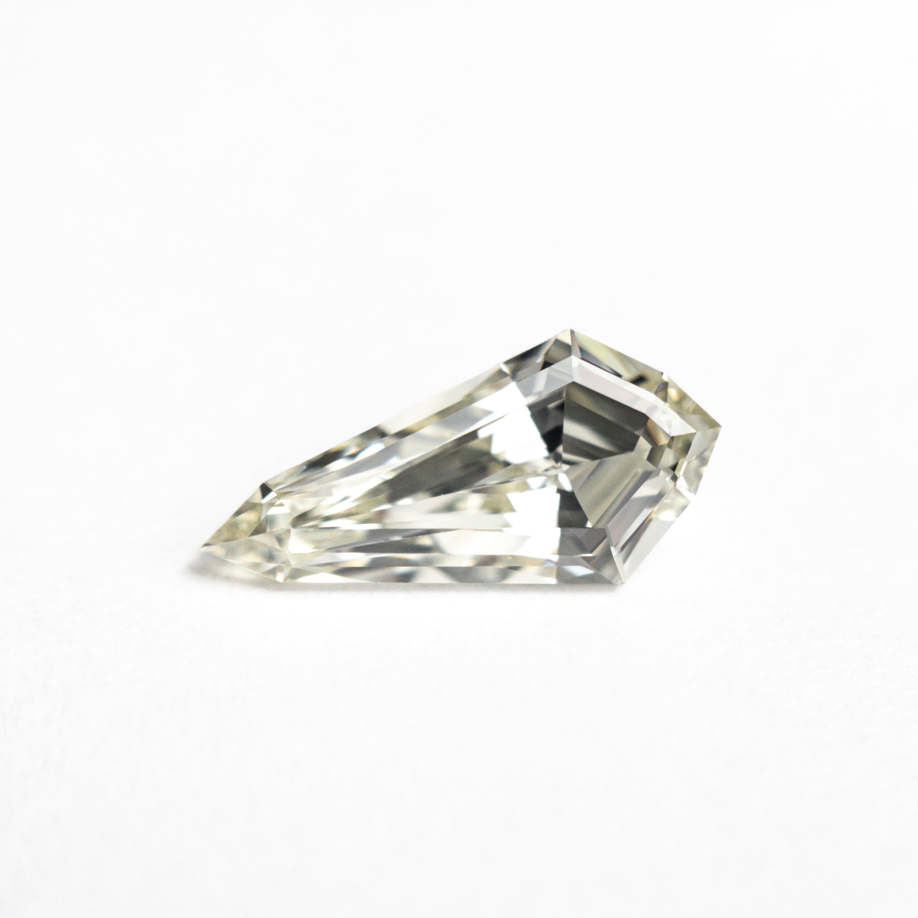 RETURNING D14186 JUNE 26 - 1.05ct 10.63x5.20x3.32mm VS1 M-N Shield Step Cut 25956-01-Staghead Designs
