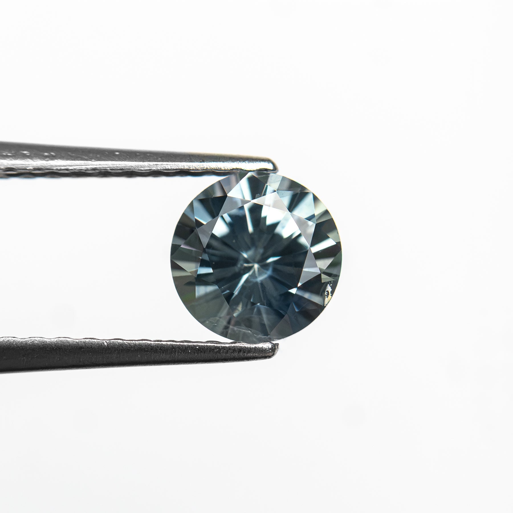 0.81ct 5.54x5.52x3.69mm Round Brilliant Sapphire 26134-04-Staghead Designs