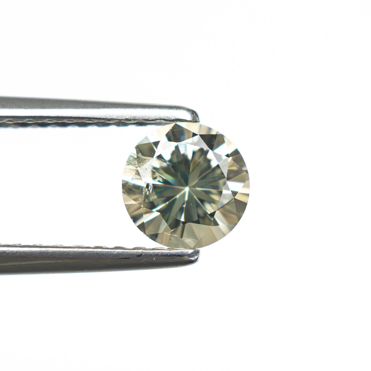 0.76ct 5.56x5.52x3.52mm Round Brilliant Sapphire 26134-16-Staghead Designs