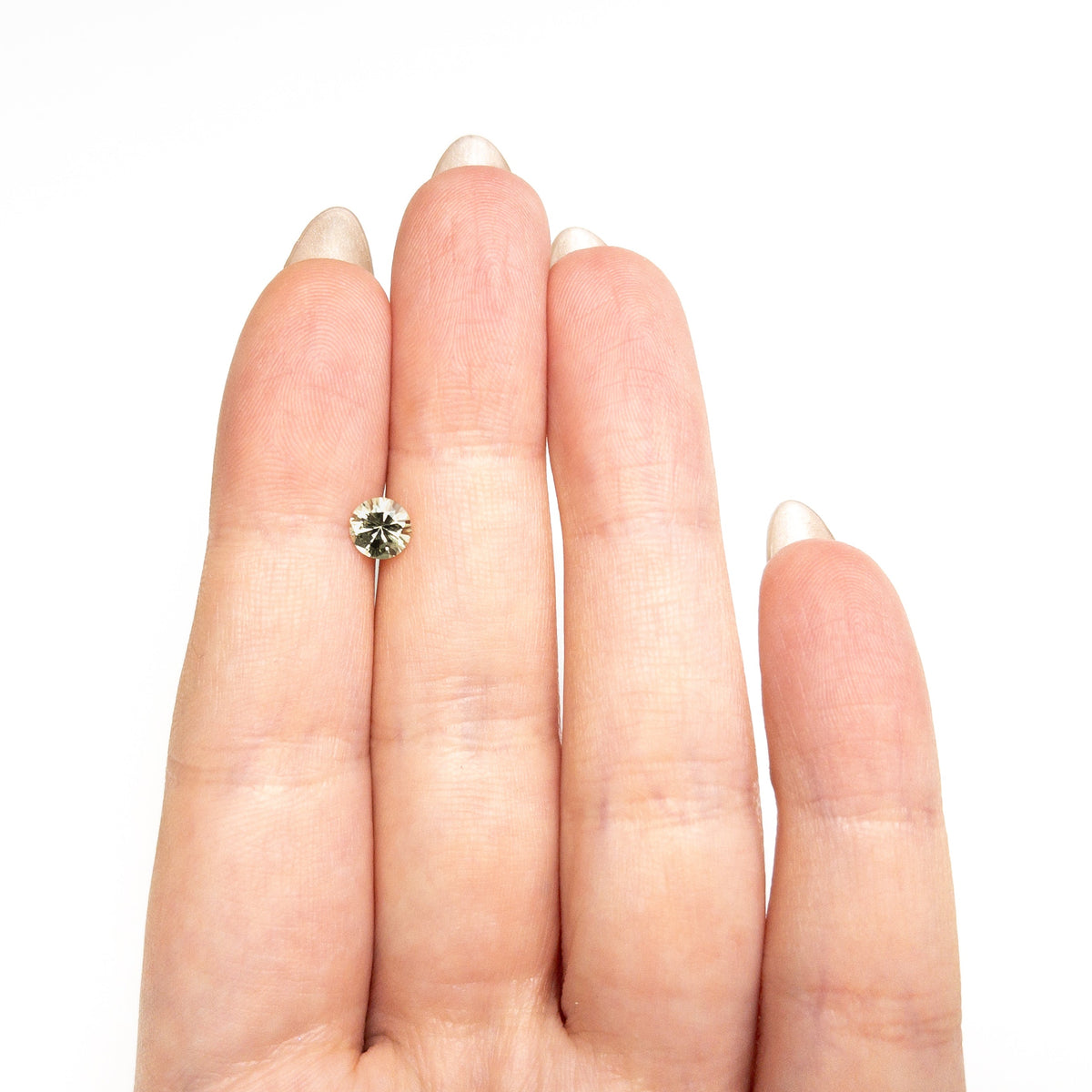 0.76ct 5.56x5.52x3.52mm Round Brilliant Sapphire 26134-16-Staghead Designs