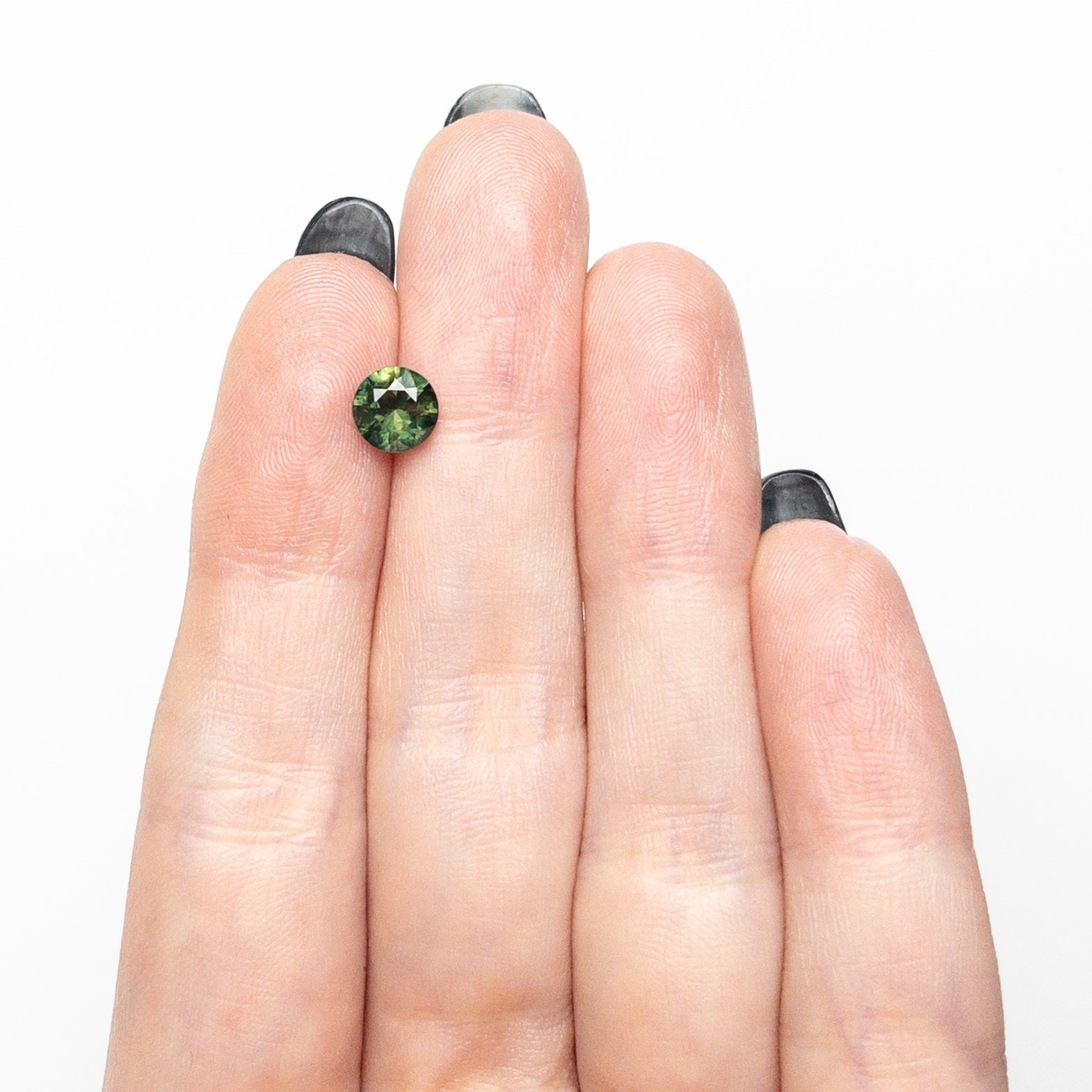 1.05ct 6.04x6.02x3.90mm Round Brilliant Sapphire 26493-01-Staghead Designs