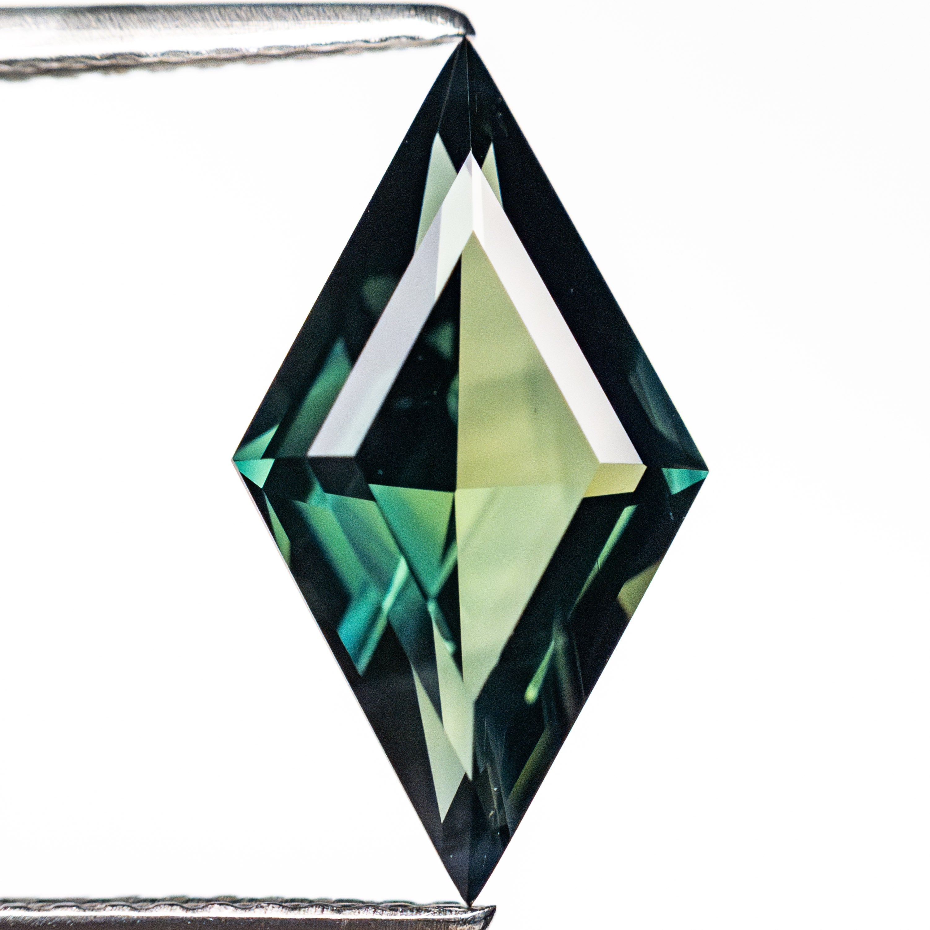 2.83ct 15.12x8.36x4.42mm Lozenge Sapphire 26514-01-Staghead Designs