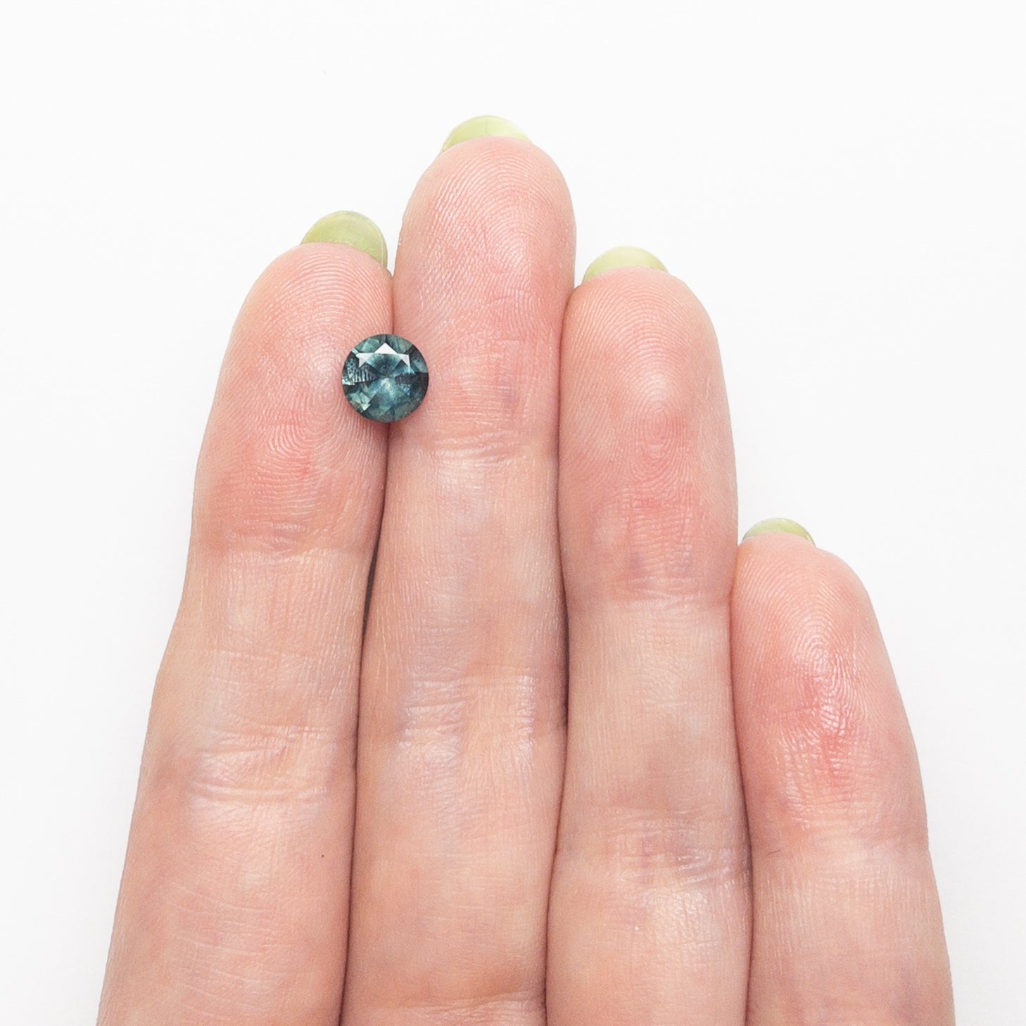 1.23ct 6.53x6.49x4.08mm Round Brilliant Sapphire 26524-01-Staghead Designs