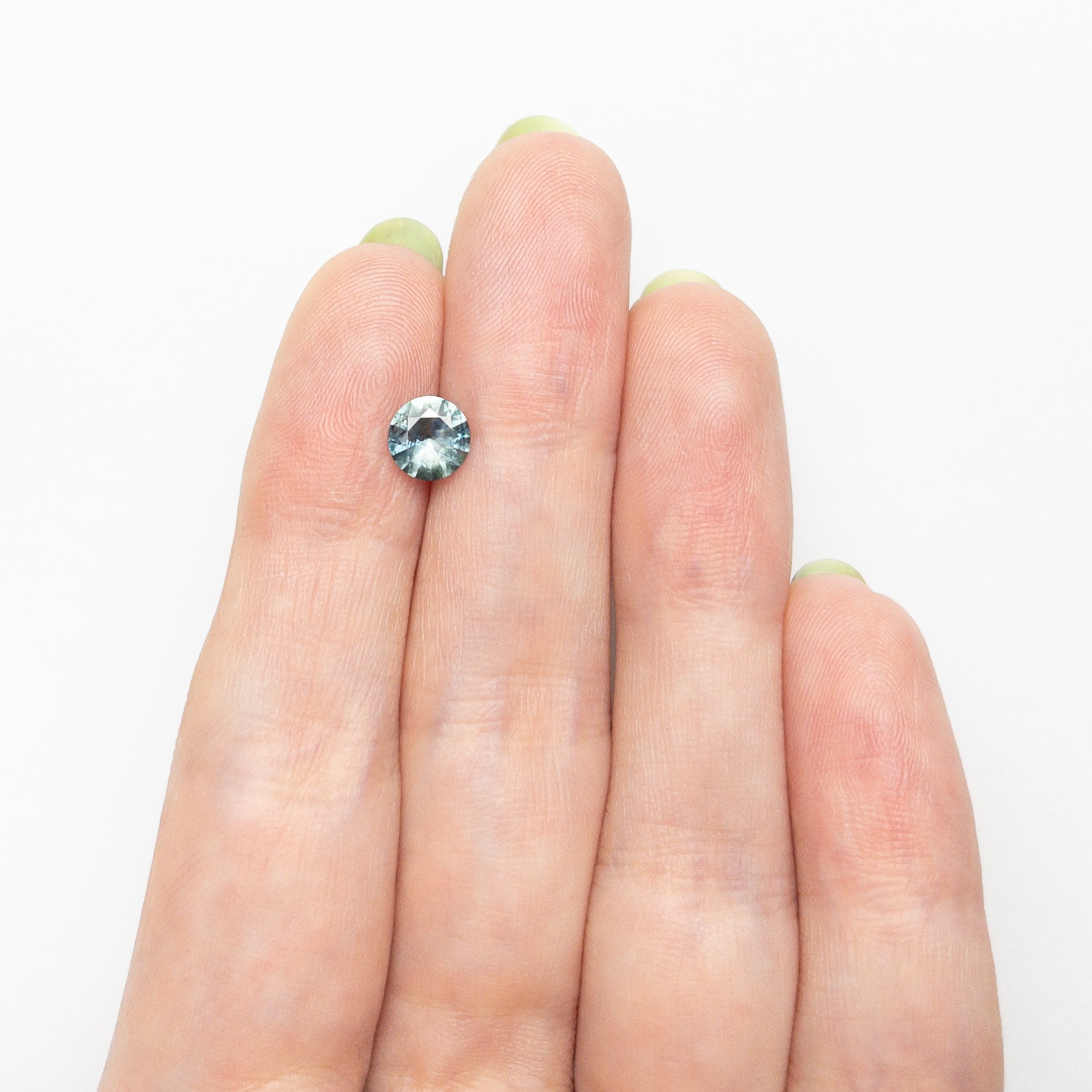 0.94ct 6.11x6.03x3.46mm Round Brilliant Sapphire 26524-14-Staghead Designs