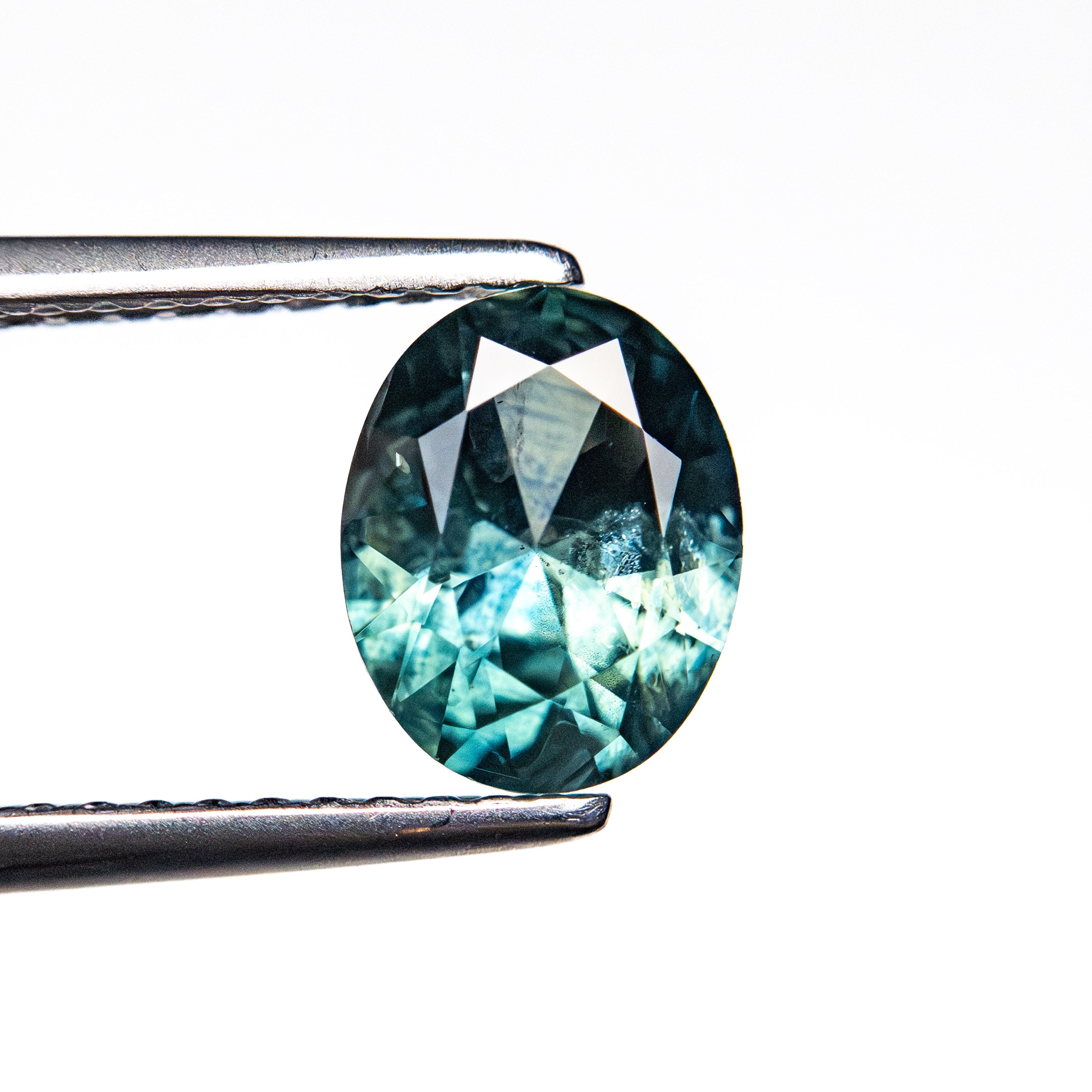 1.47ct 7.76x6.12x4.01mm Oval Brilliant Sapphire 26527-02-Staghead Designs