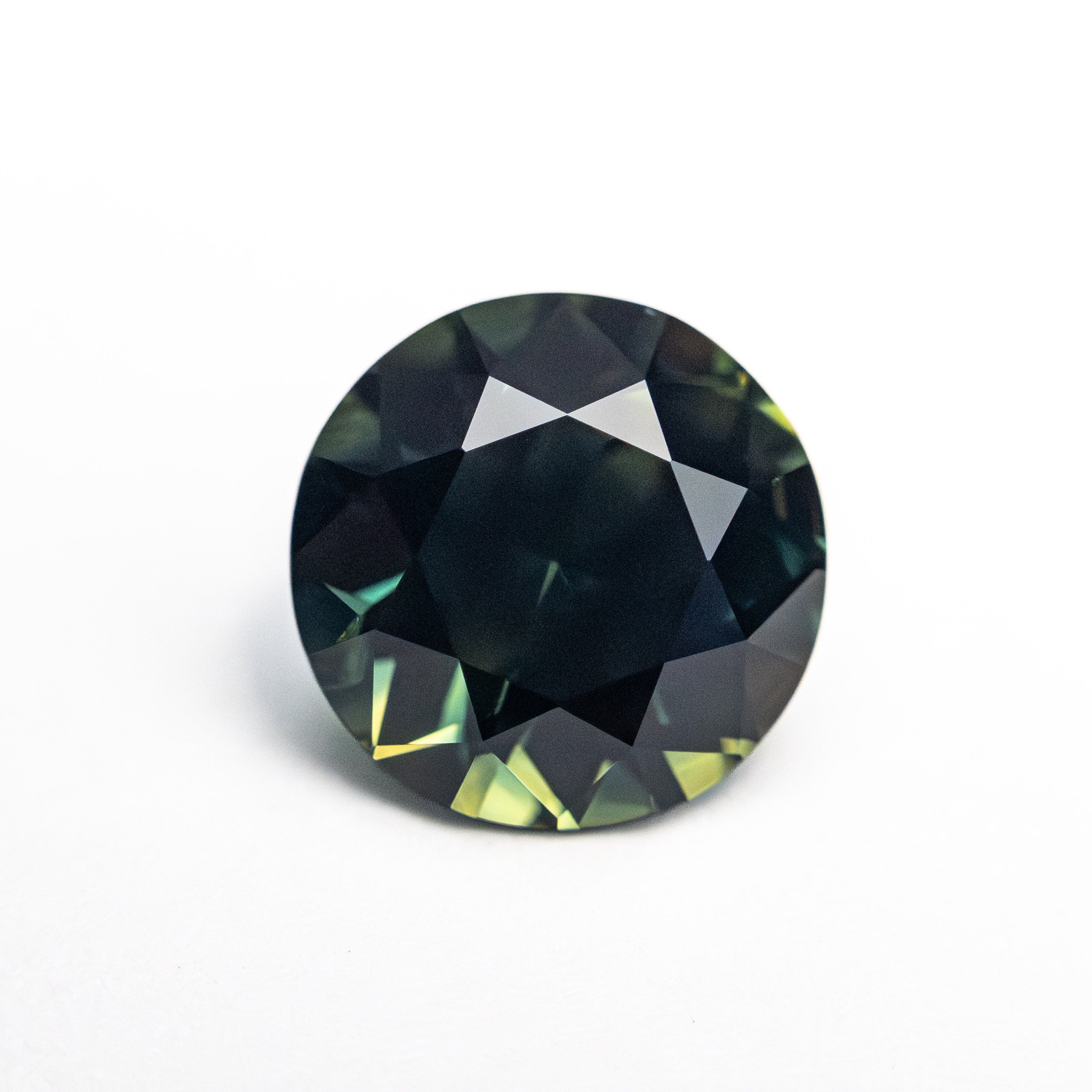 2.81ct 8.52x8.53x5.58mm Round Brilliant Sapphire 26625-02-Staghead Designs