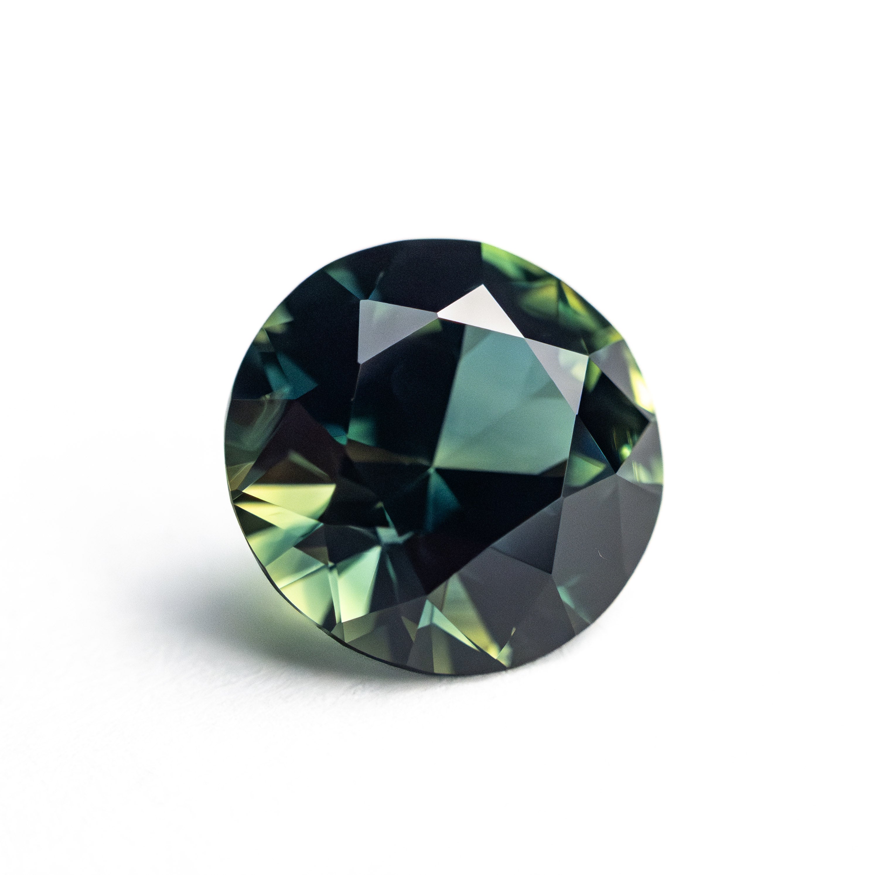 2.81ct 8.52x8.53x5.58mm Round Brilliant Sapphire 26625-02-Staghead Designs