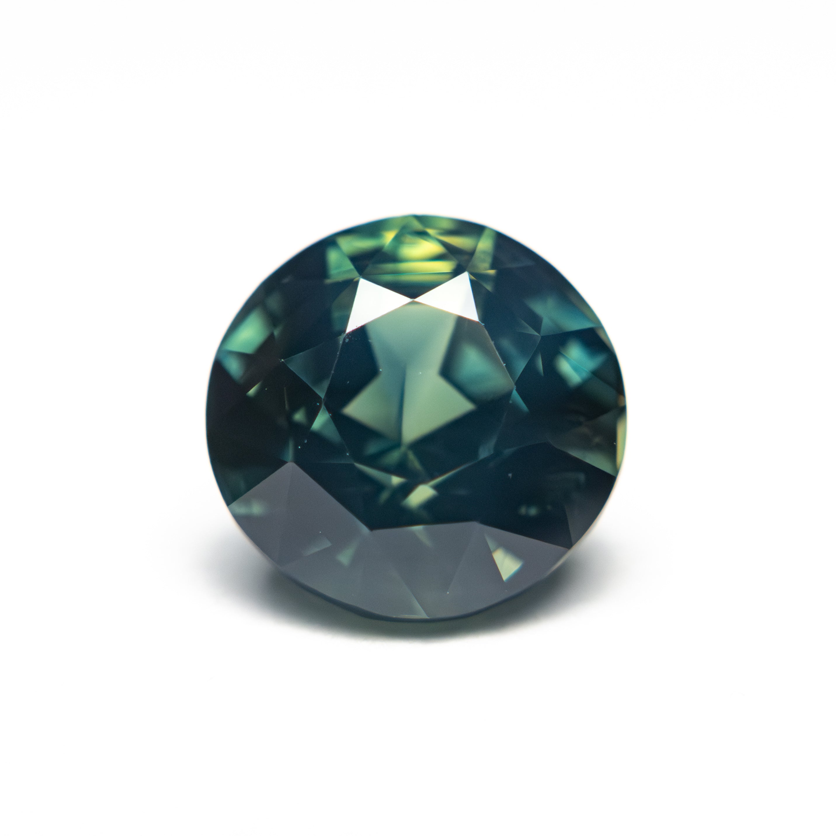 4.03ct 9.09x8.92x6.44mm Round Brilliant Sapphire 27469-01-Staghead Designs