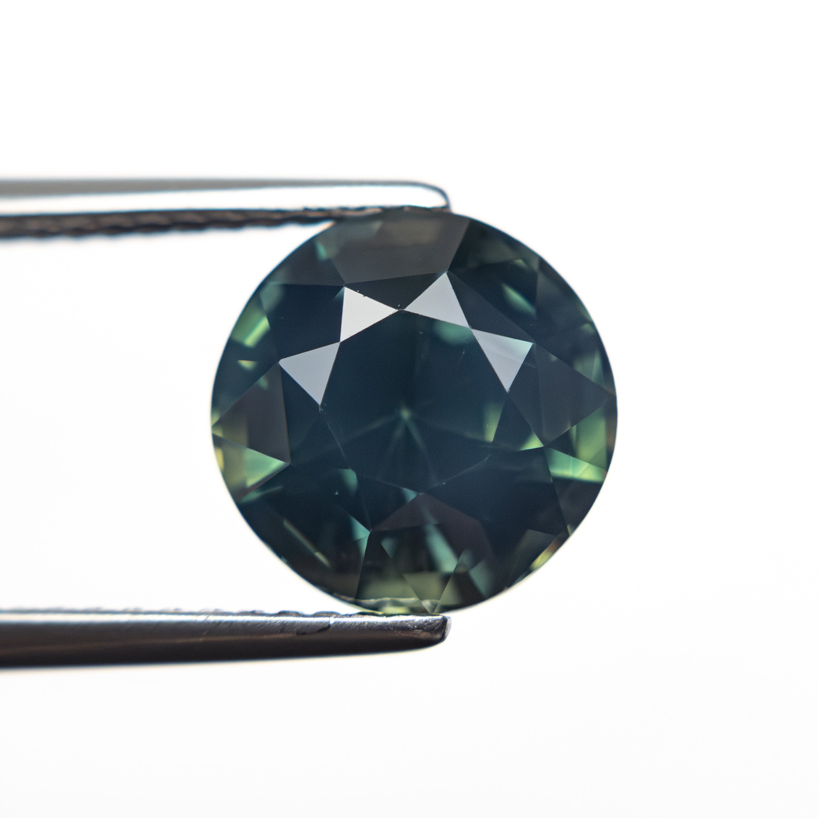 4.03ct 9.09x8.92x6.44mm Round Brilliant Sapphire 27469-01-Staghead Designs