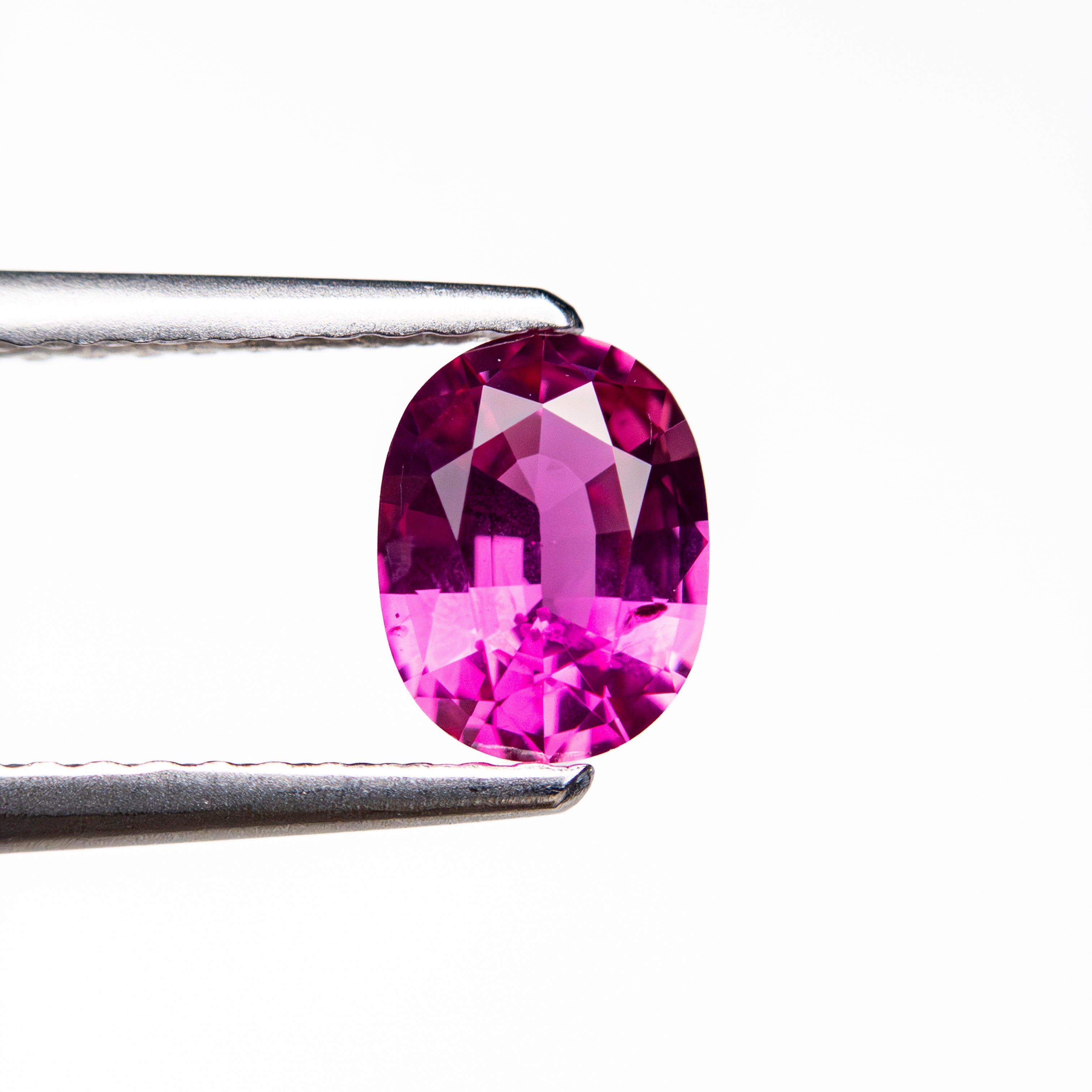 0.80ct 6.56x5.04x2.91mm Oval Brilliant Sapphire 27955-05-Staghead Designs