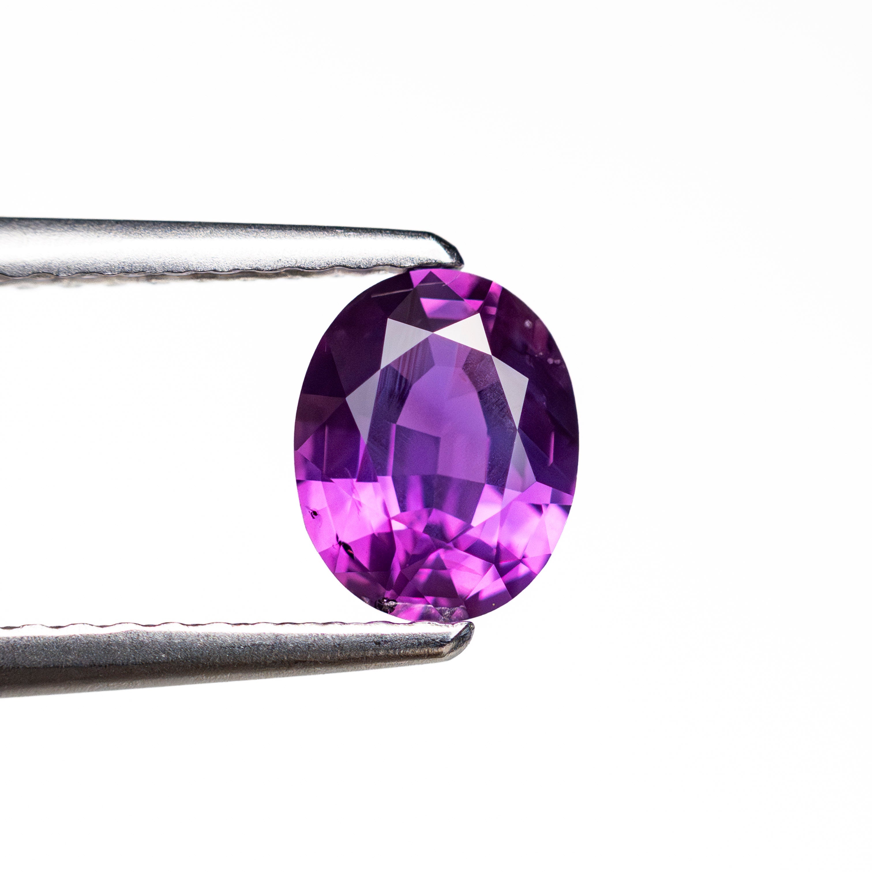 0.94ct 6.74x5.43x3.11mm Oval Brilliant Sapphire 27955-09-Staghead Designs