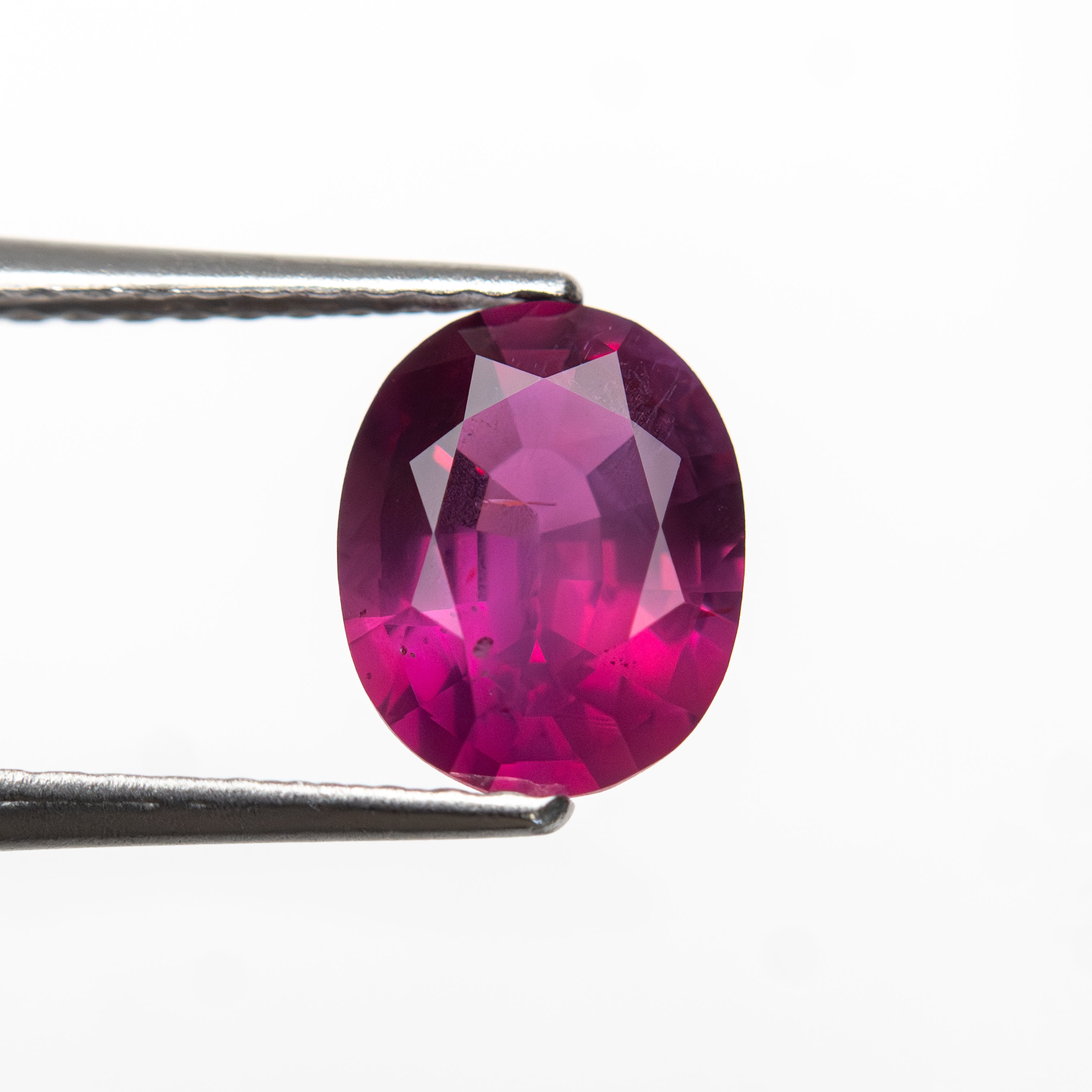 1.32ct 7.58x6.04x3.55mm Oval Brilliant Sapphire 27955-28-Staghead Designs