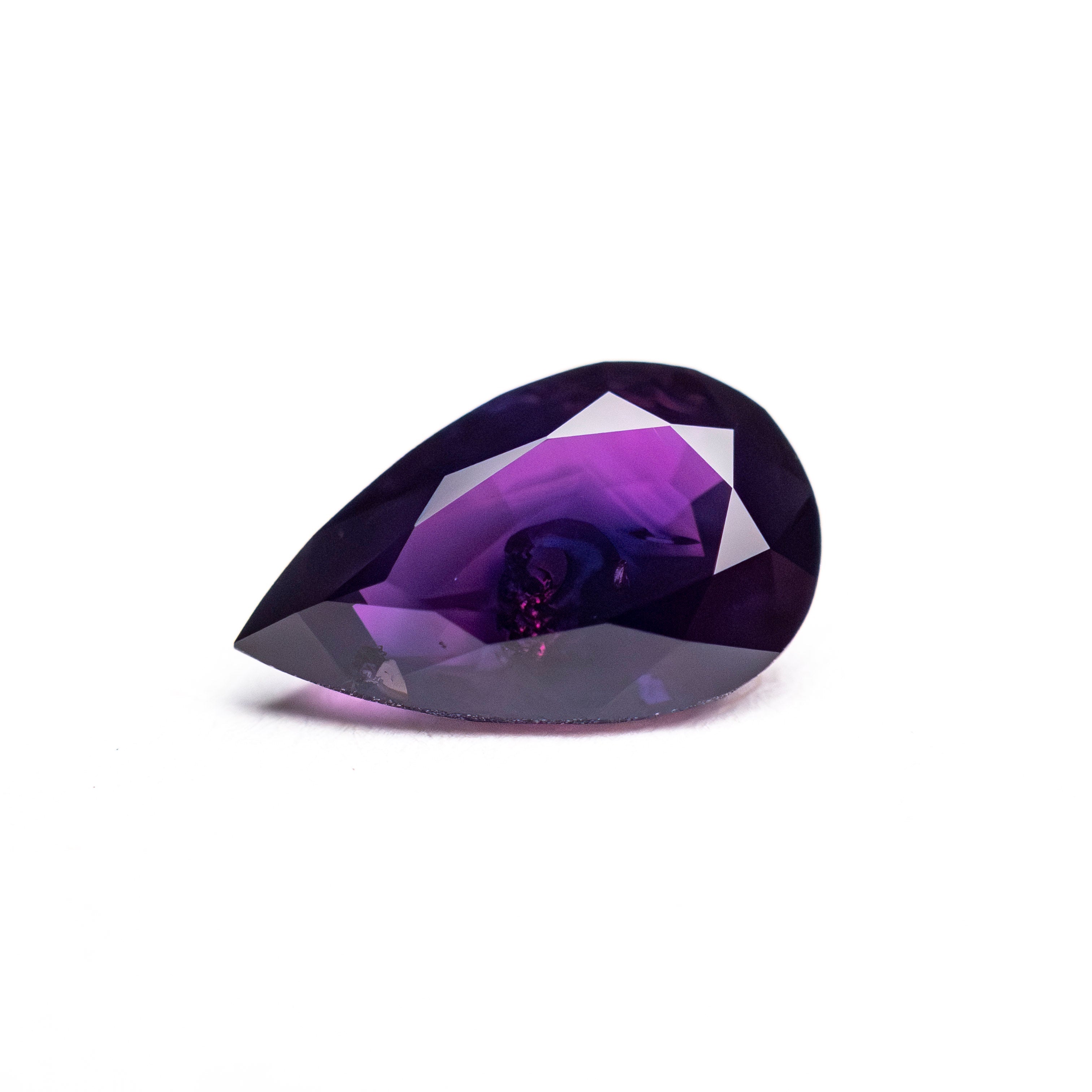 1.52ct 9.28x5.86x3.83mm Pear Brilliant Sapphire 27956-05-Staghead Designs