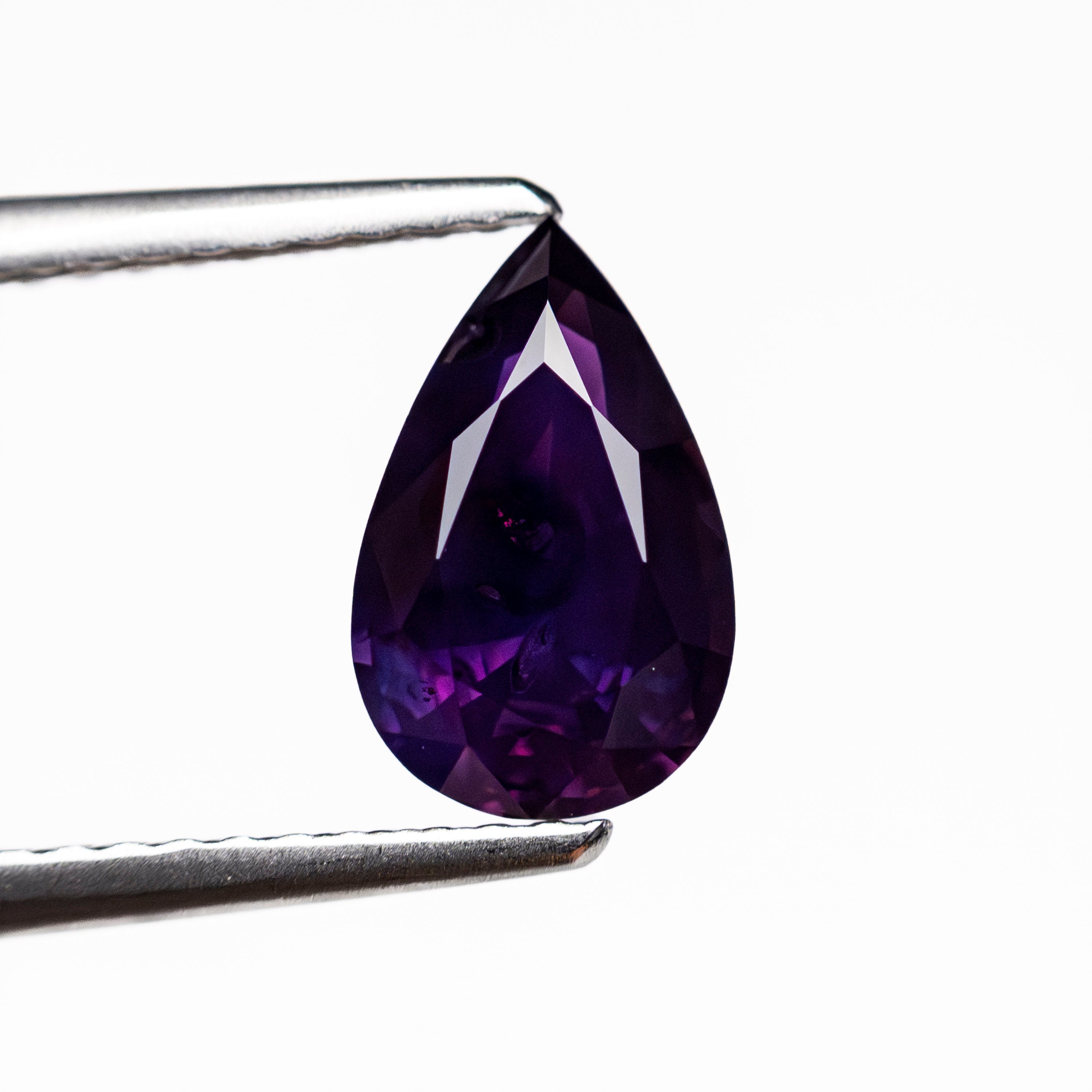 1.52ct 9.28x5.86x3.83mm Pear Brilliant Sapphire 27956-05-Staghead Designs
