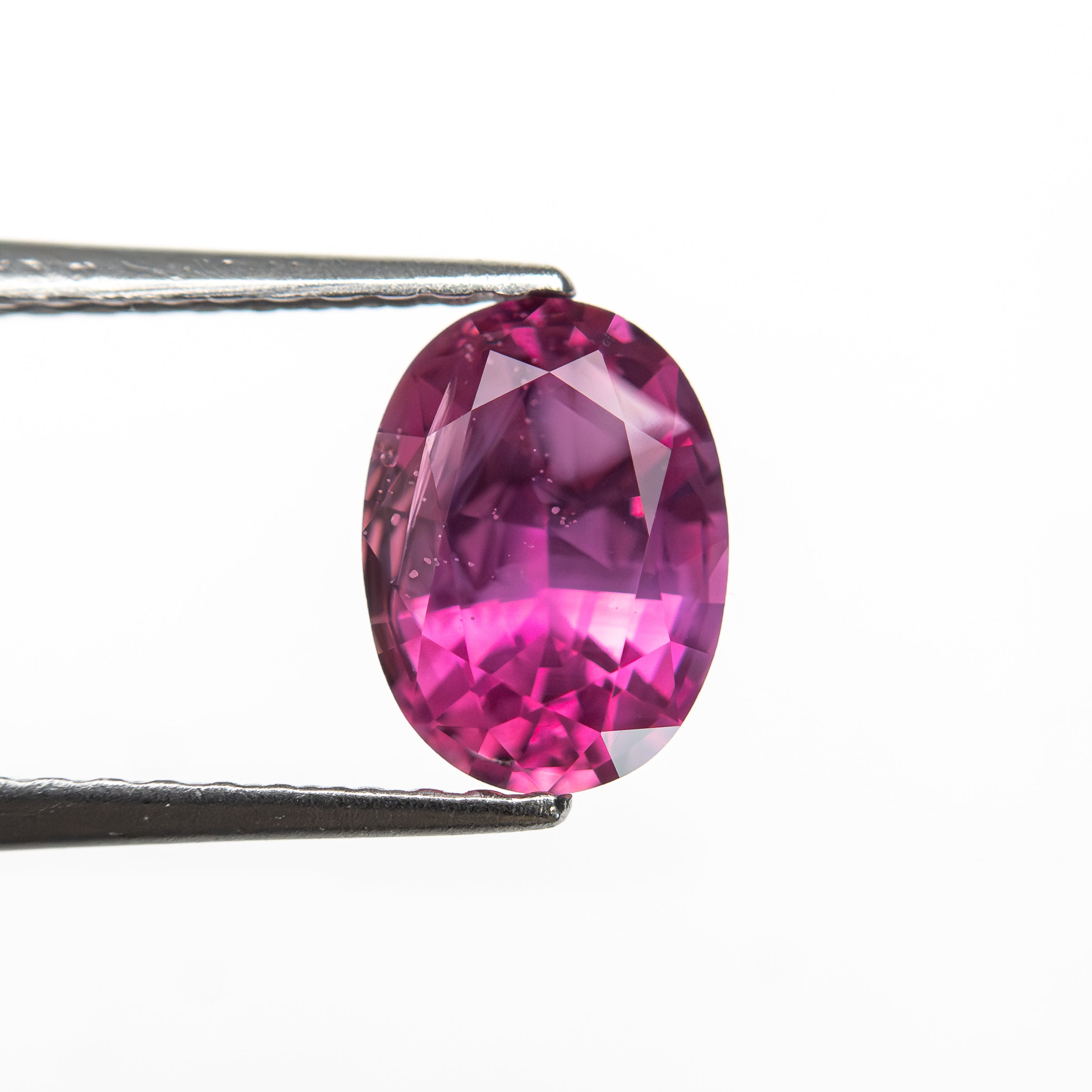 1.32ct 7.48x5.50x3.86mm Oval Brilliant Sapphire 27956-32-Staghead Designs