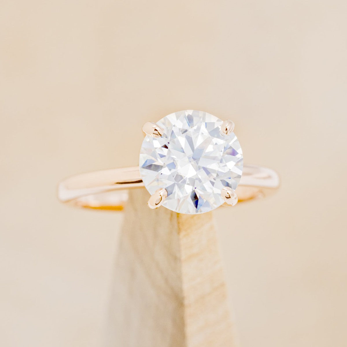 4 PRONG ROUND CUT MOISSANITE SOLITAIRE ENGAGEMENT RING-1