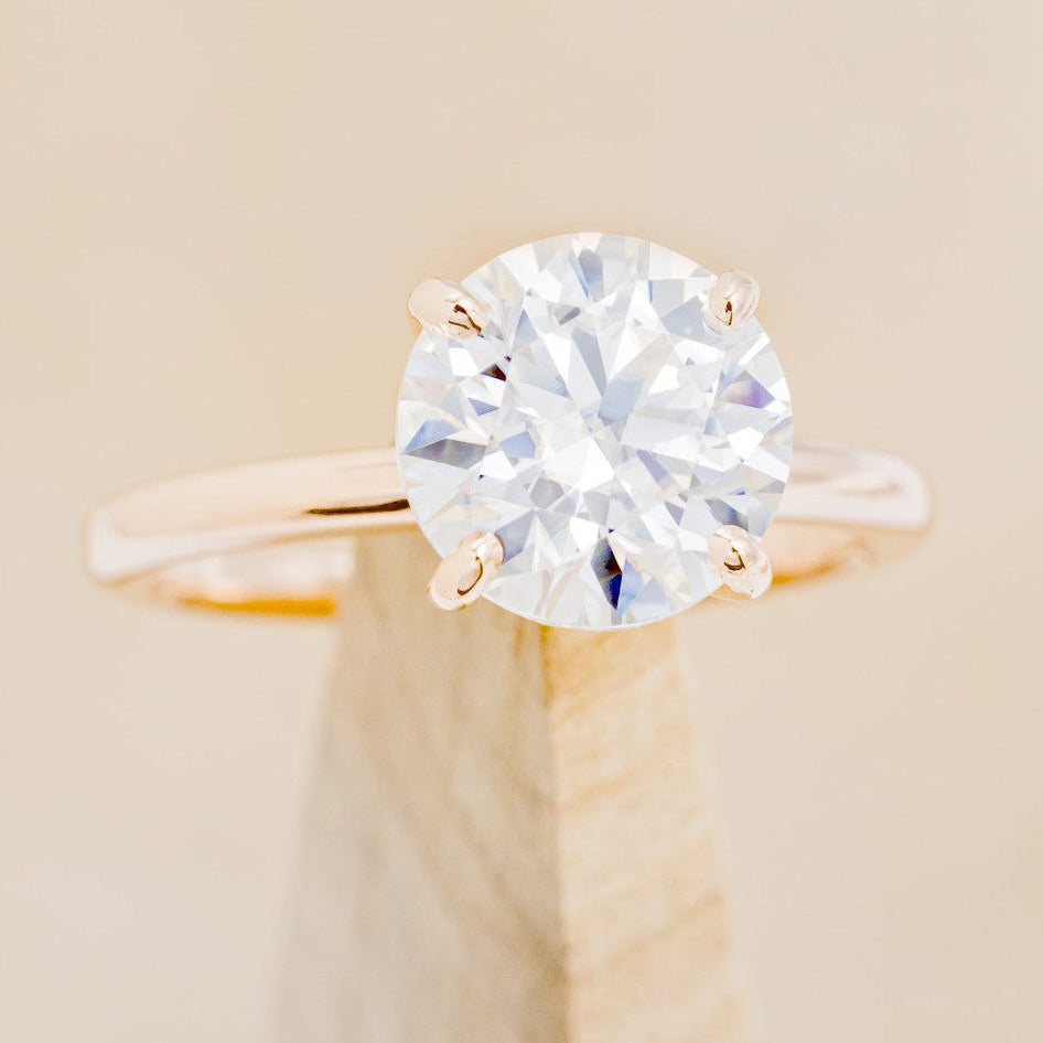 4 PRONG ROUND CUT MOISSANITE SOLITAIRE ENGAGEMENT RING-1
