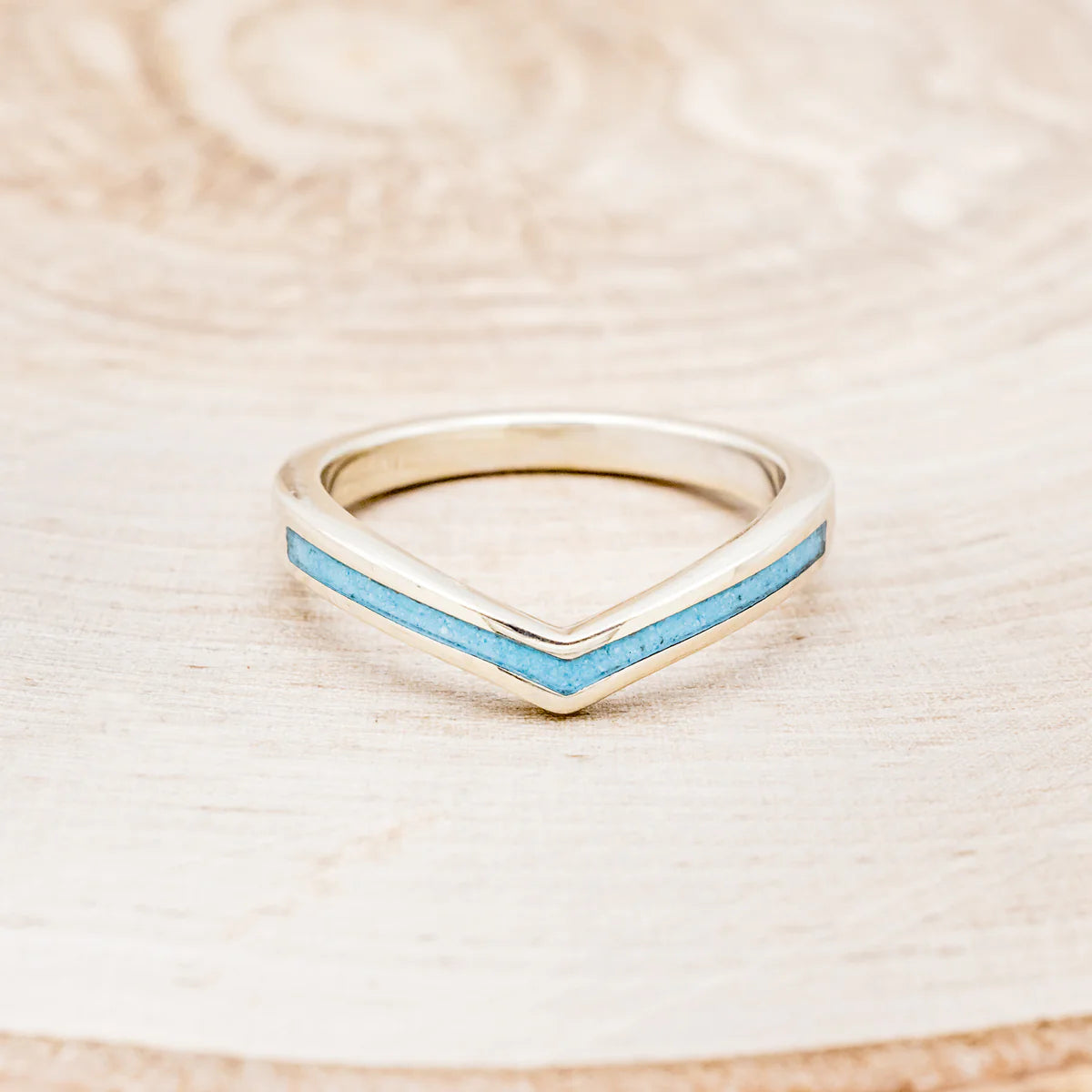 "KIDA" - V-SHAPED STACKING BAND WITH TURQUOISE INLAYS - 14K WHITE GOLD - SIZE 8-Staghead Designs