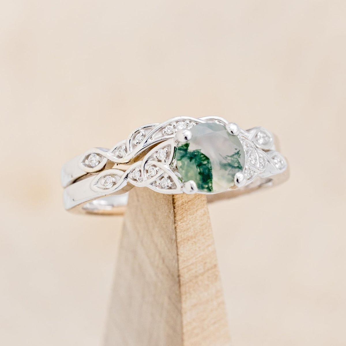 "AIFE" - CELTIC KNOT DESIGNED ENGAGEMENT RING WITH ROUND CUT MOSS AGATE AND DIAMOND TRACER - READY TO SHIP-Staghead Designs