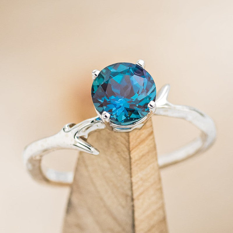 "ARTEMIS" - ROUND CUT LAB-GROWN ALEXANDRITE ENGAGEMENT RING WITH AN ANTLER-STYLE BAND-1