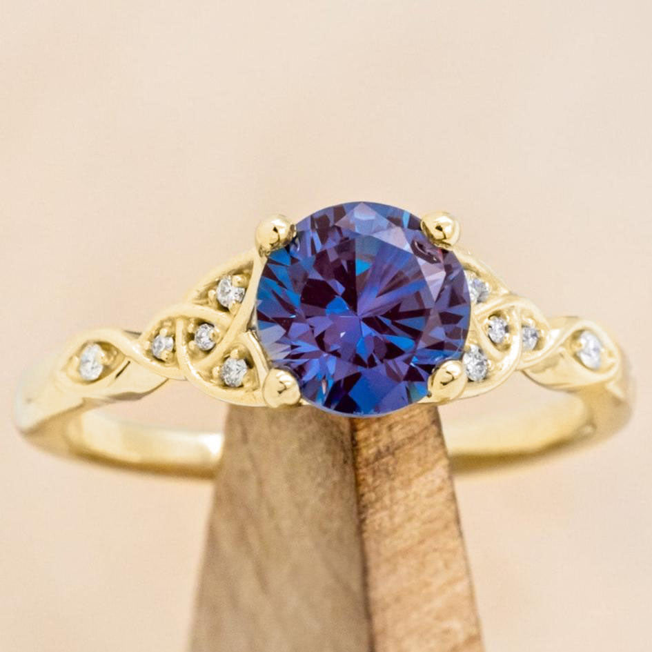 "AIFE" - CELTIC KNOT ENGAGEMENT RING WITH ROUND CENTER STONE-Staghead Designs