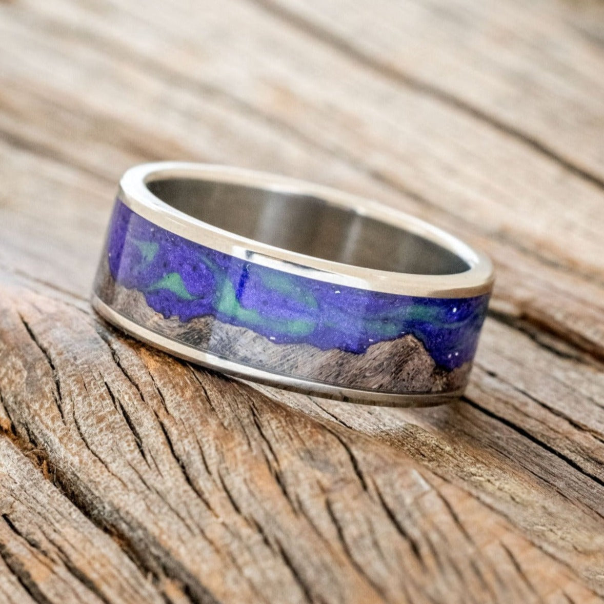 "BOREALIS" - MOUNTAIN ENGRAVED WEDDING RING WITH GLOW IN THE DARK NORTHERN LIGHTS