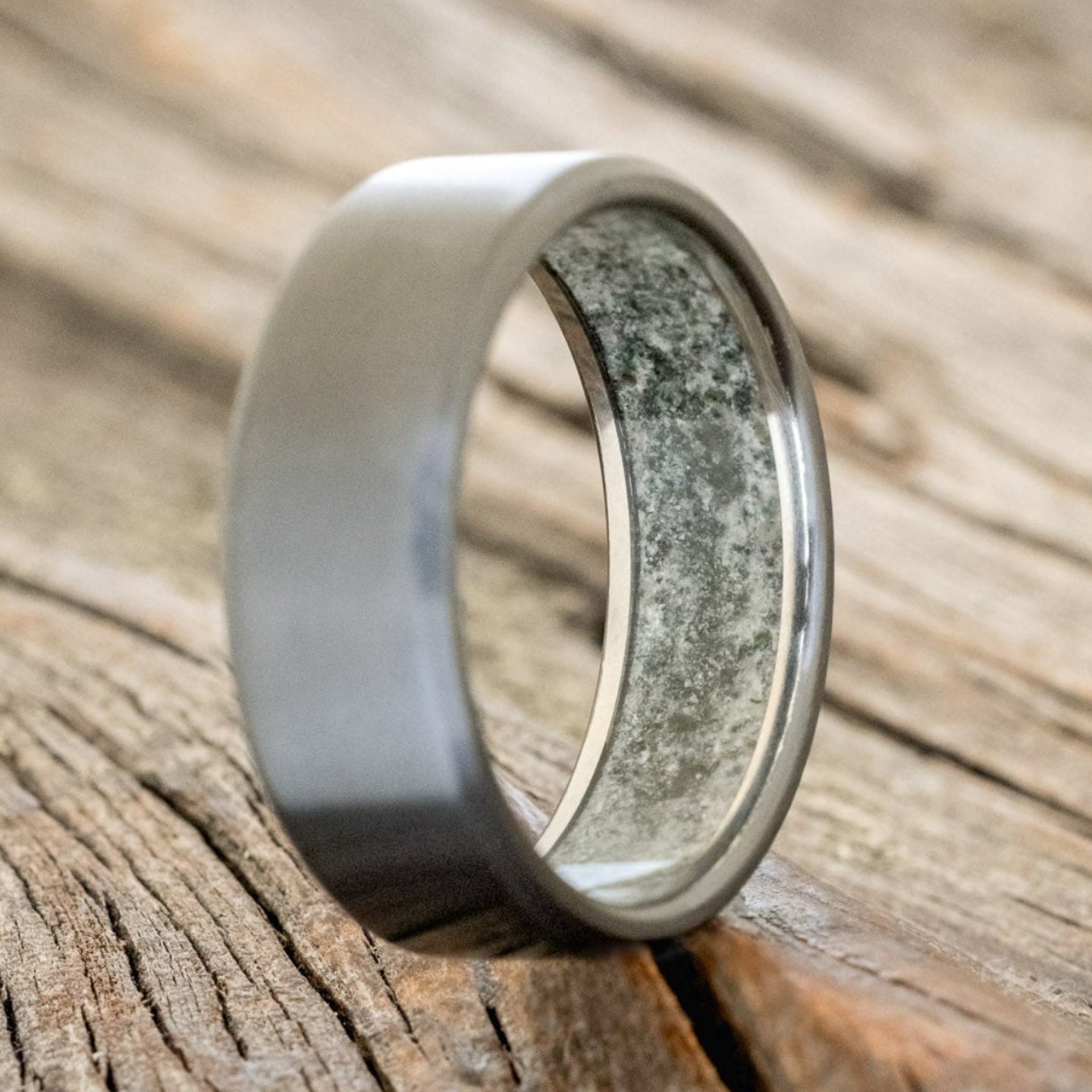 CRUSHED MOSS AGATE LINED WEDDING BAND-10