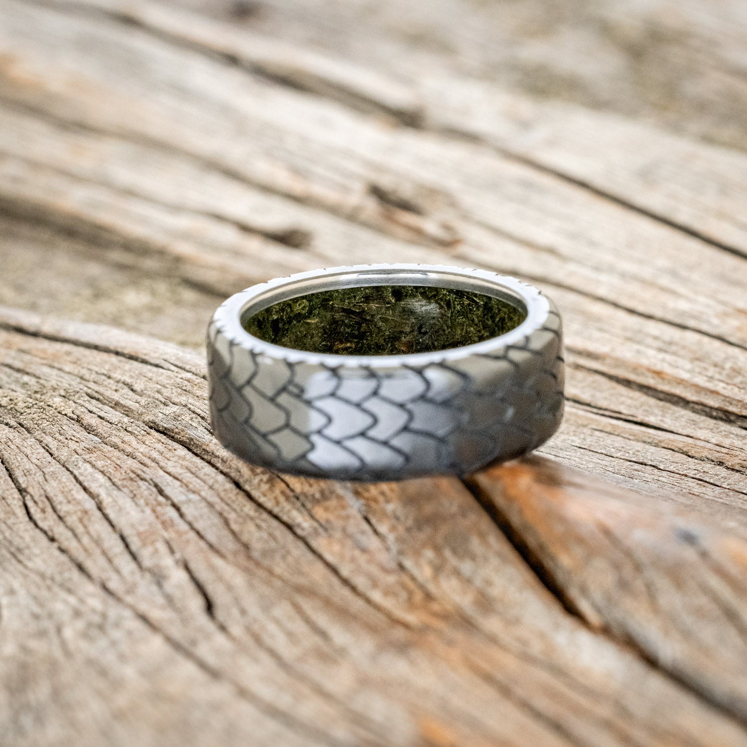 "ECHO" - DRAGON SCALE WEDDING RING FEATURING A MOSS LINED BAND-12
