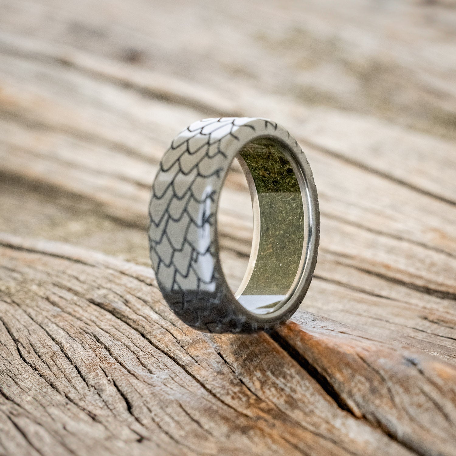 "ECHO" - DRAGON SCALE WEDDING RING FEATURING A MOSS LINED BAND-10