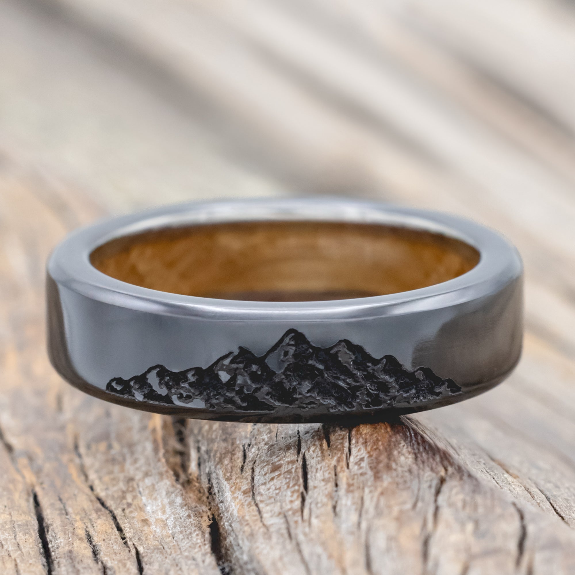 "HORIZON" - MOUNTAIN ENGRAVED WEDDING BAND WITH CUSTOM LINING