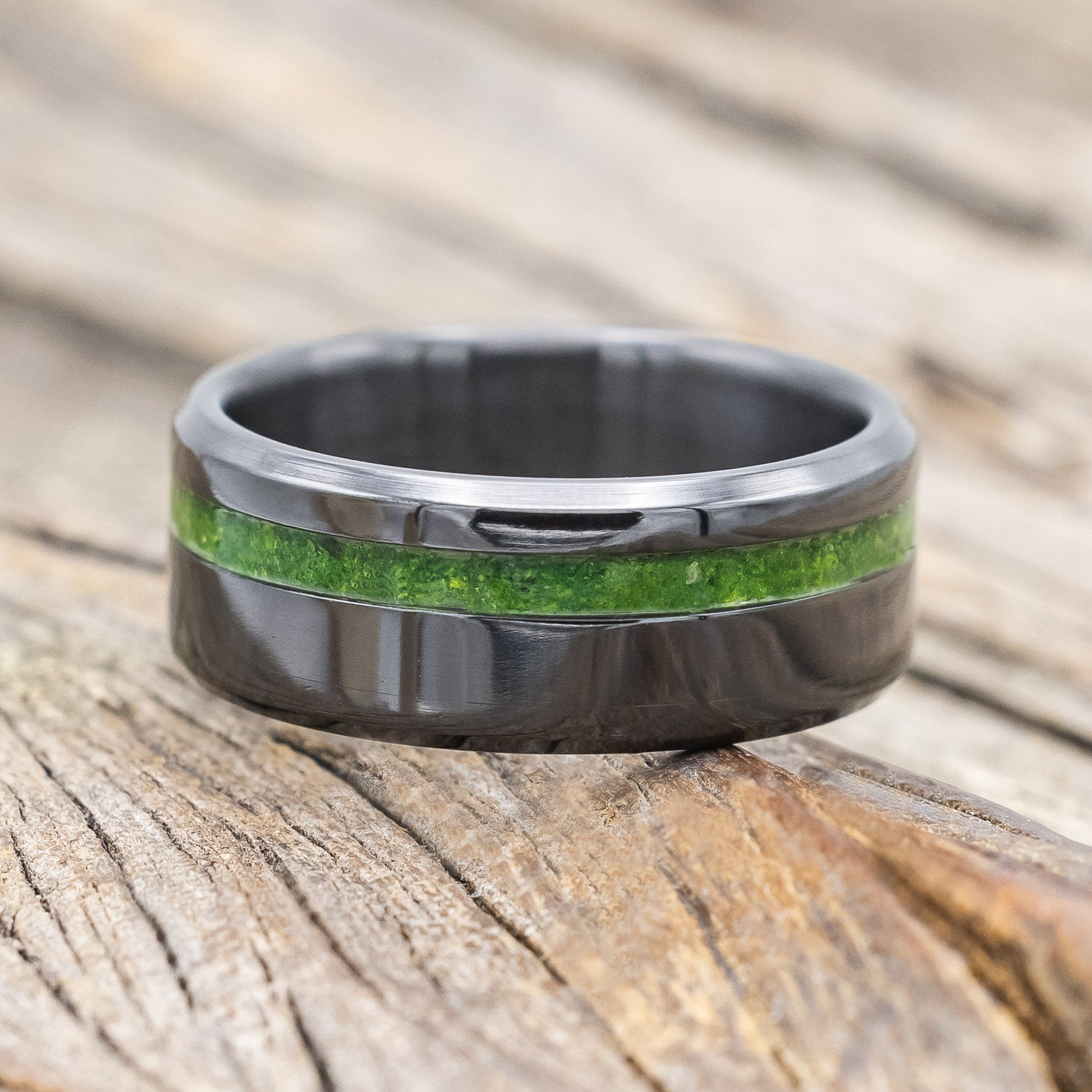 "VERTIGO" - WEDDING BAND WITH NATURAL MOSS INLAY-Staghead Designs