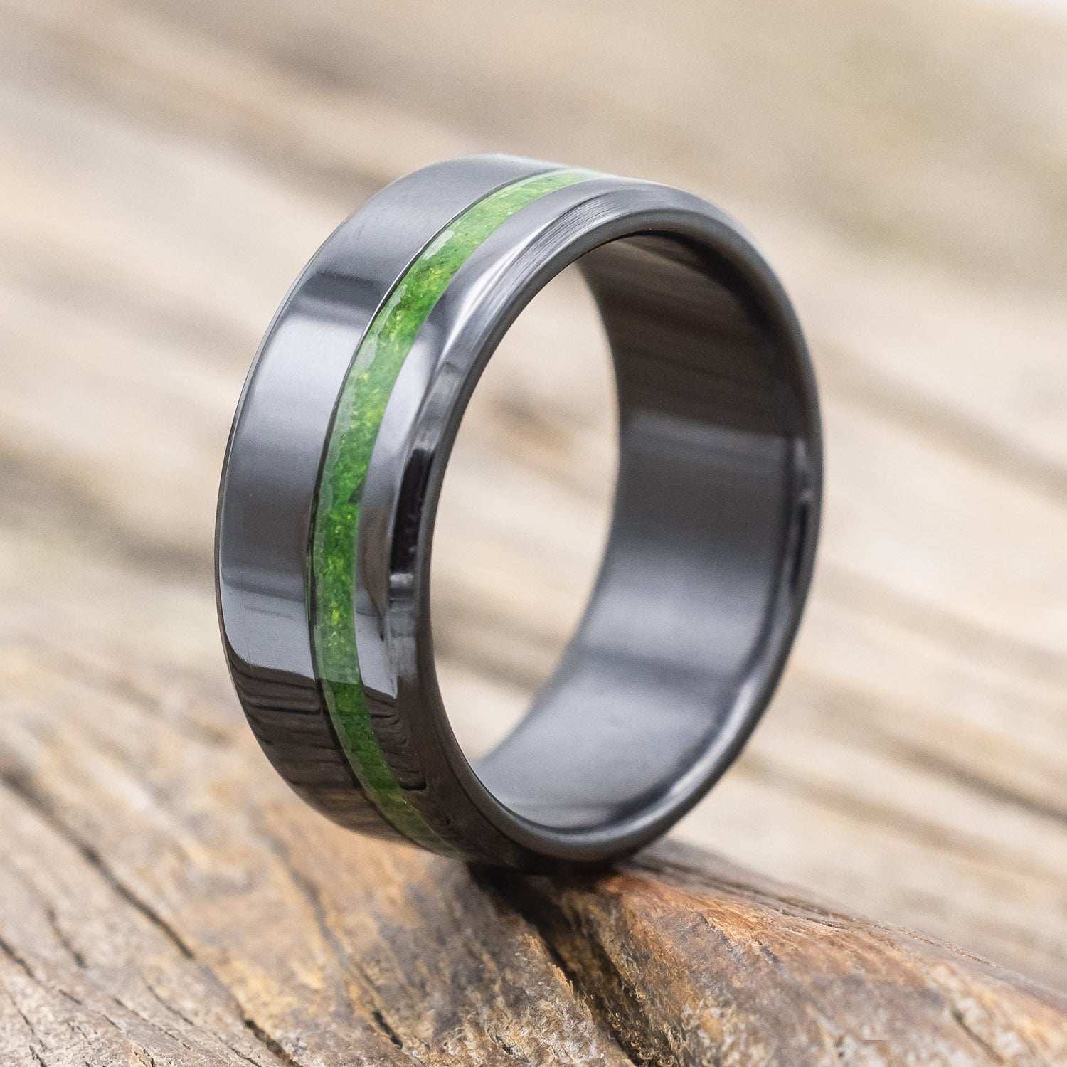 "VERTIGO" - WEDDING BAND WITH NATURAL MOSS INLAY-Staghead Designs