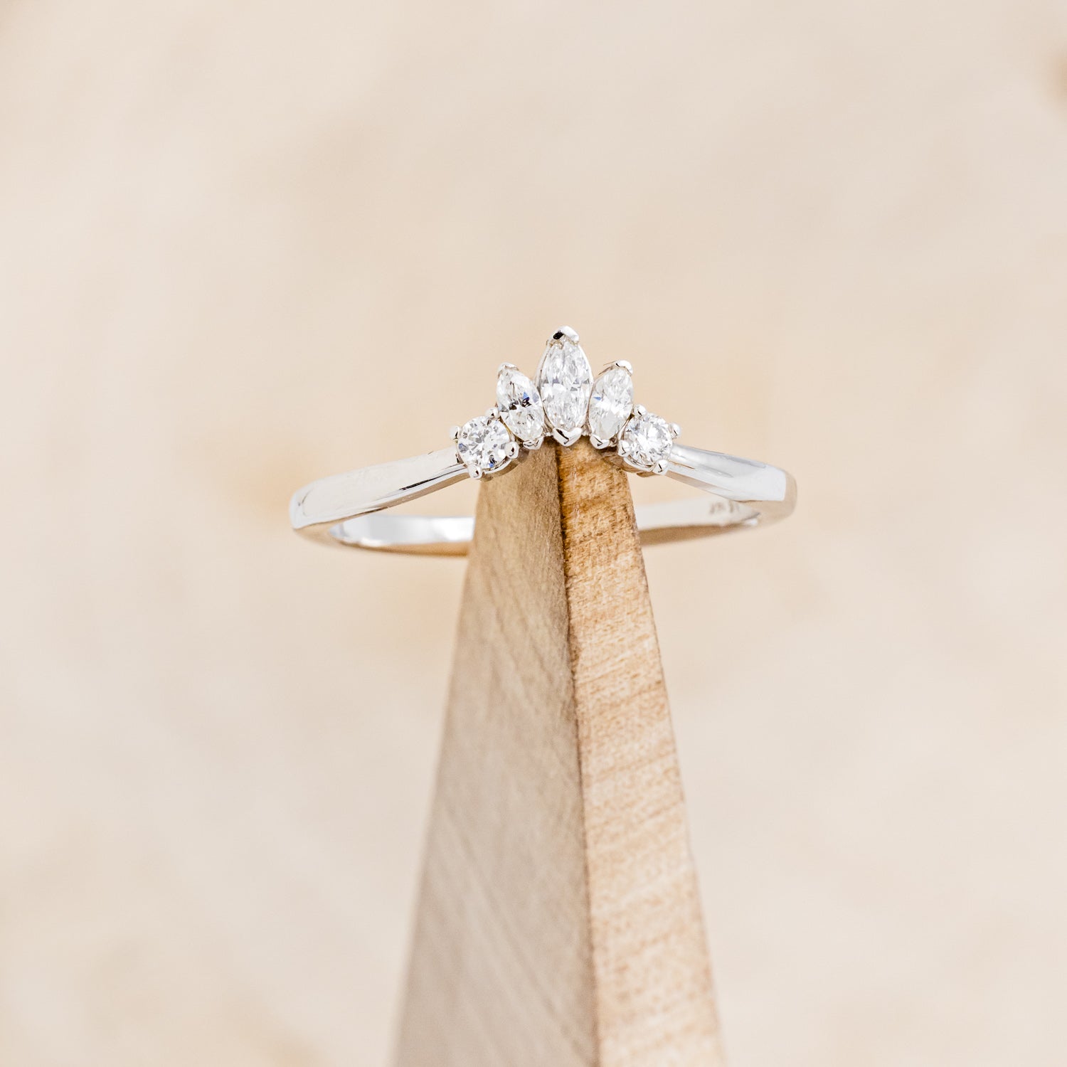 CONTOUR ACCENTED DIAMOND TRACER