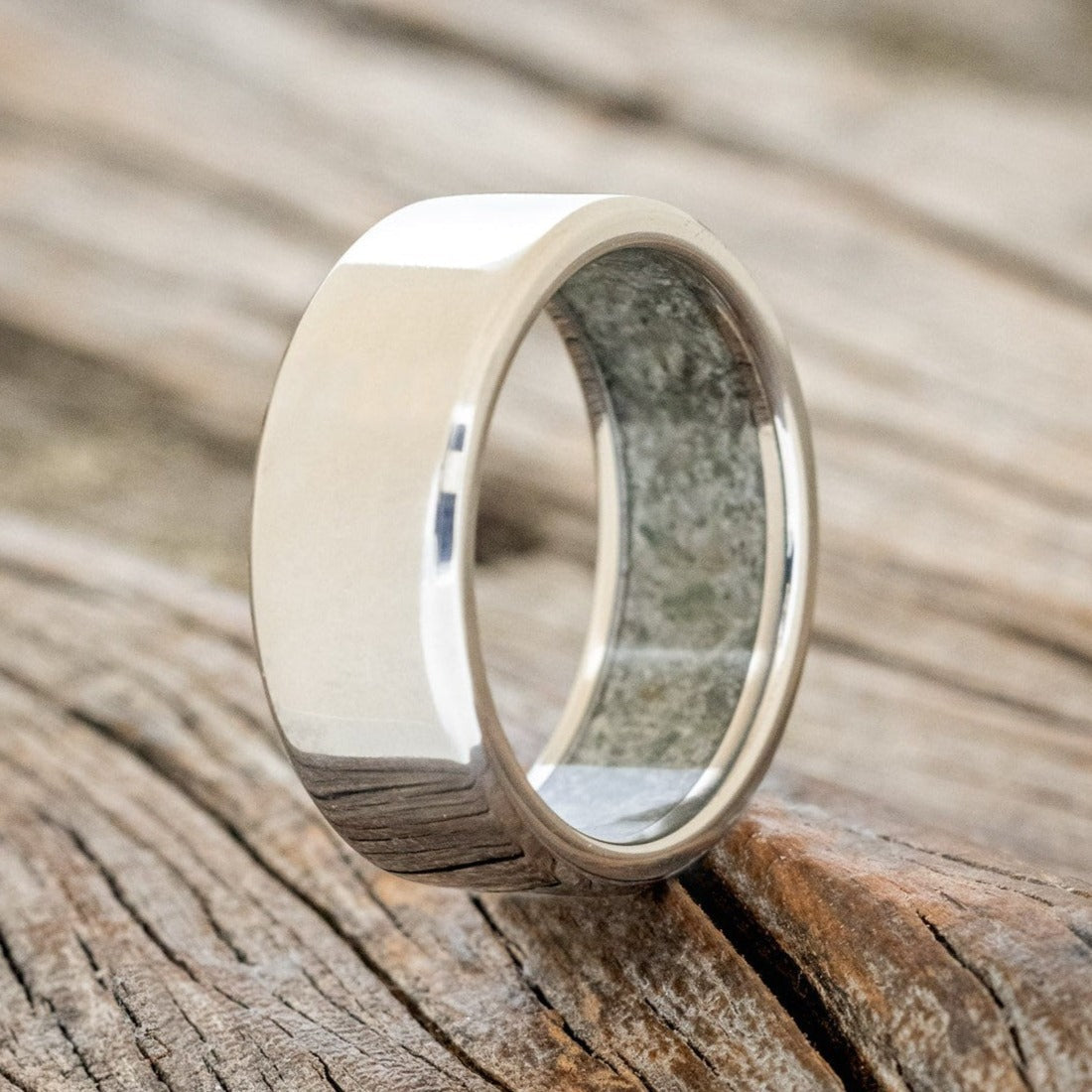 CRUSHED MOSS AGATE LINED WEDDING BAND-1