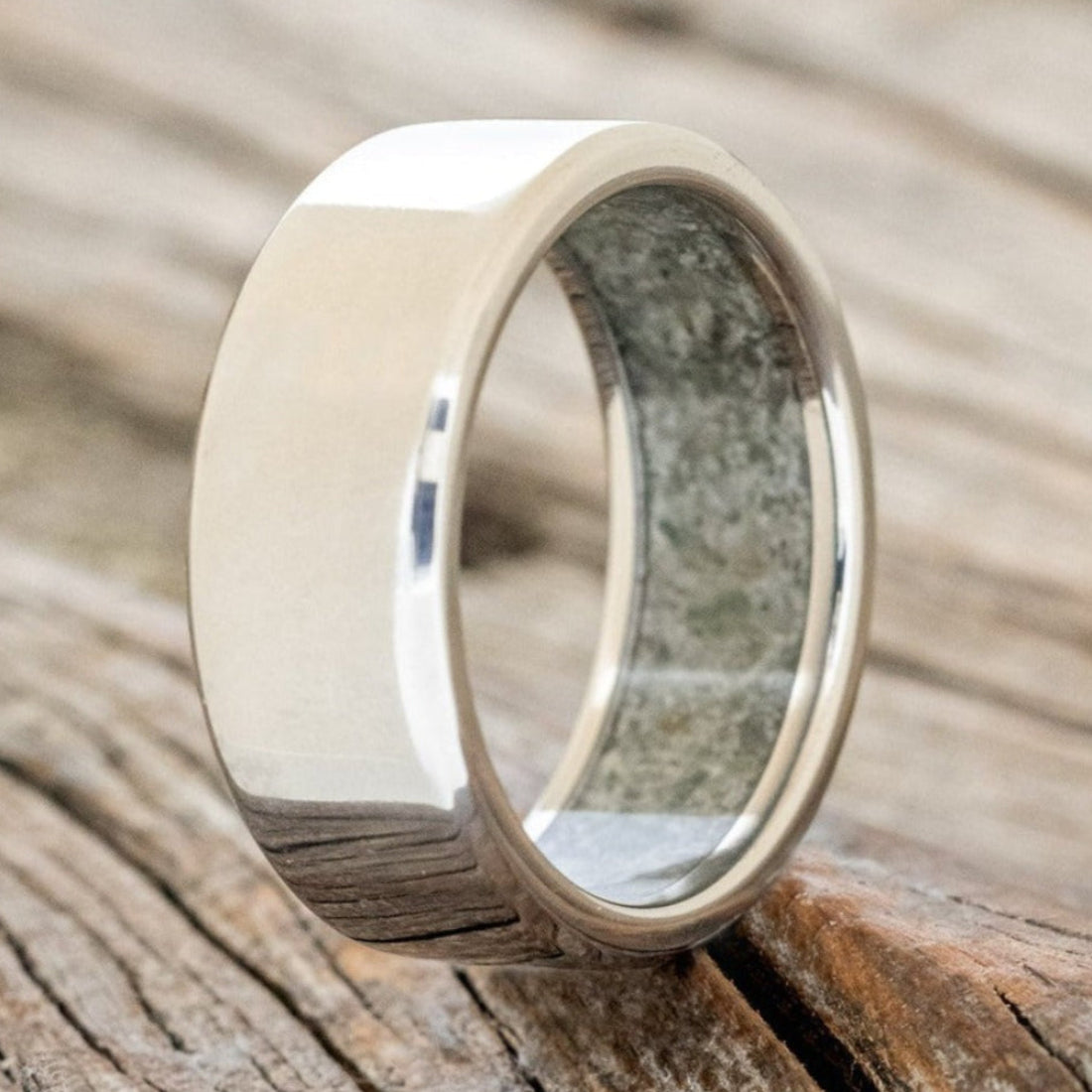 CRUSHED MOSS AGATE LINED WEDDING BAND-1