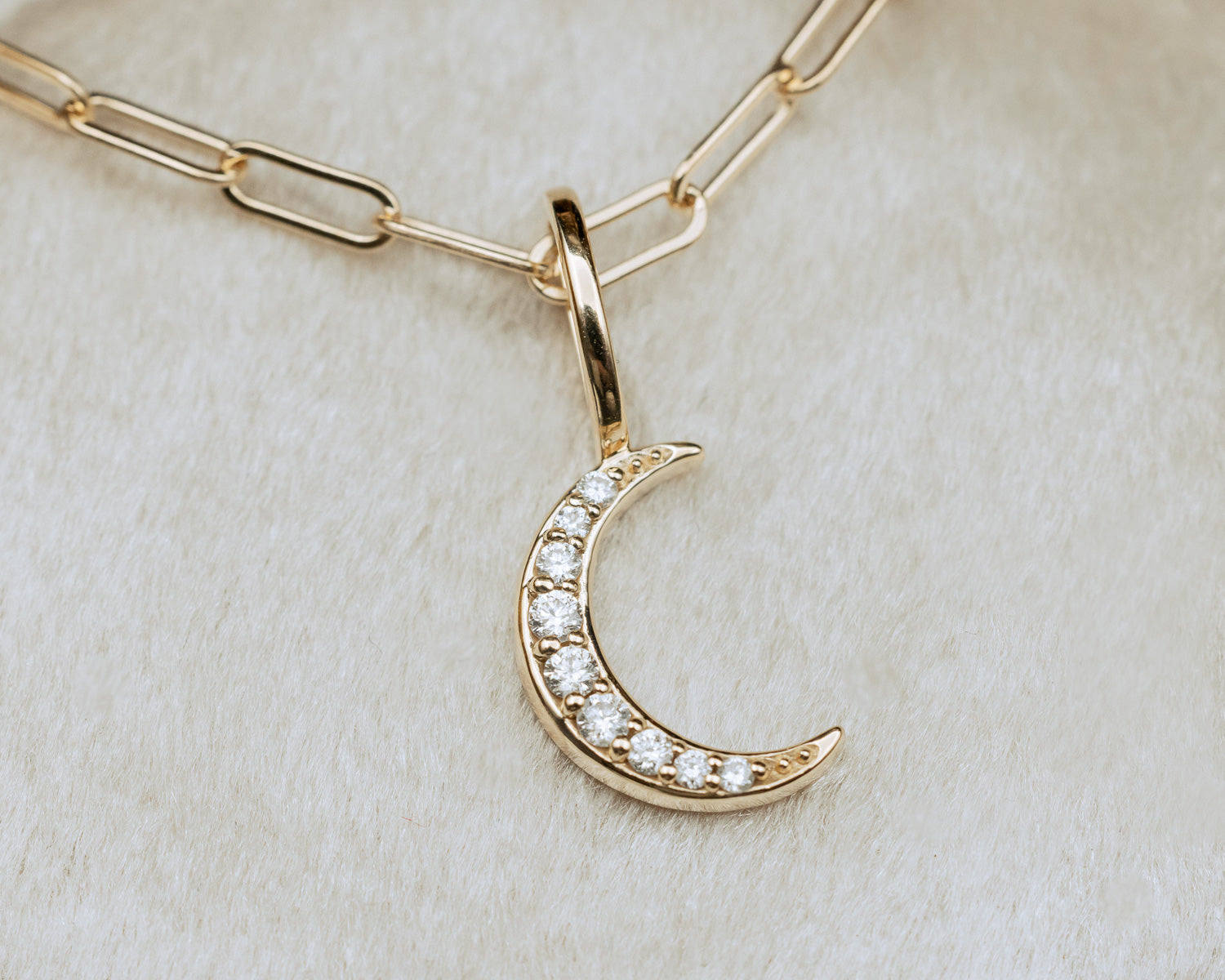 .07 CTW NATURAL DIAMOND CRESCENT MOON PENDANT/CHARM-3