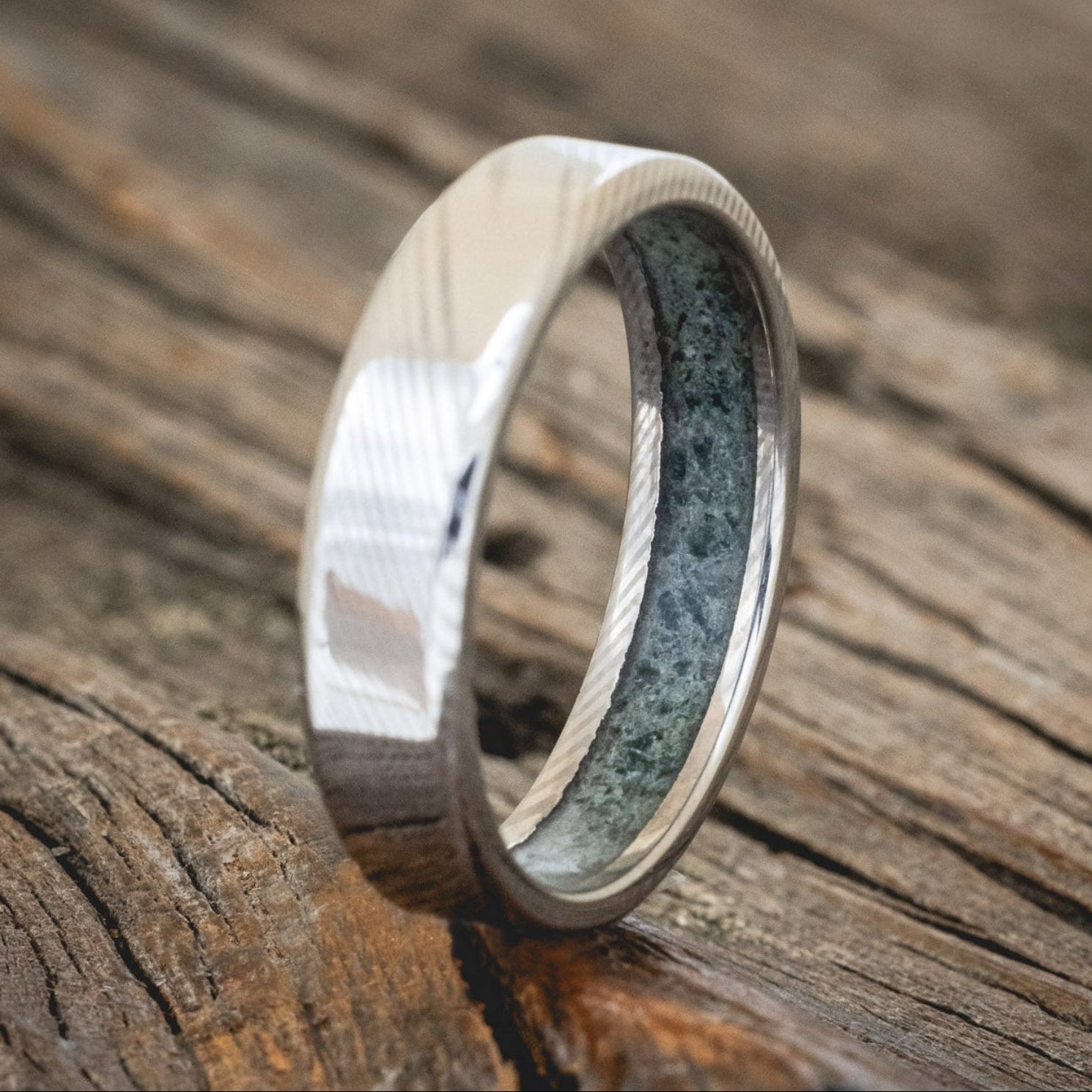 CRUSHED MOSS AGATE LINED WEDDING BAND-9