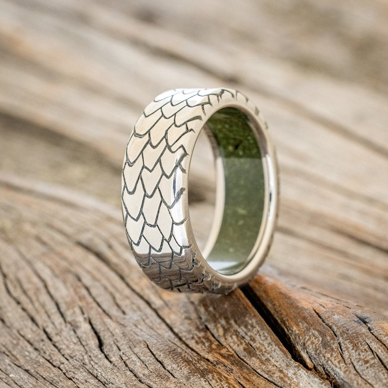 "ECHO" - DRAGON SCALE WEDDING RING FEATURING A MOSS LINED BAND-1